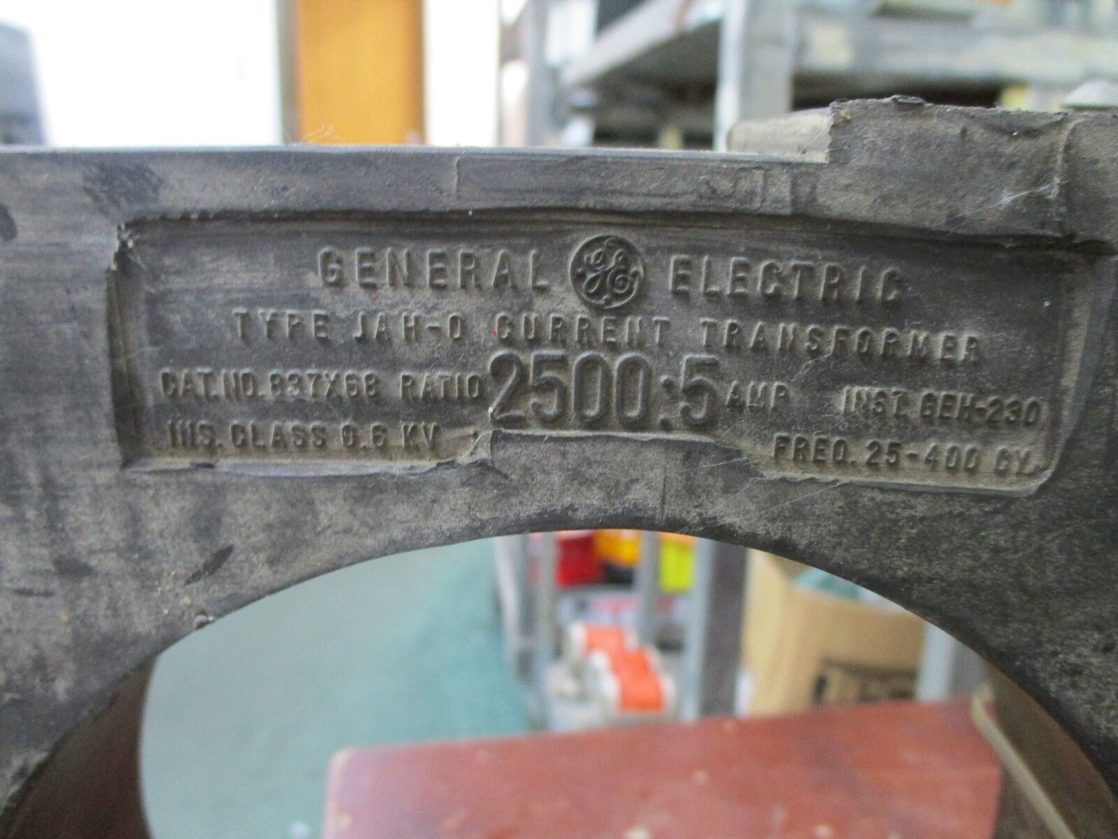 GE Type JAH-0 Current Transformer 837x68 Ratio 2500:5A 600V 25-400Hz Used