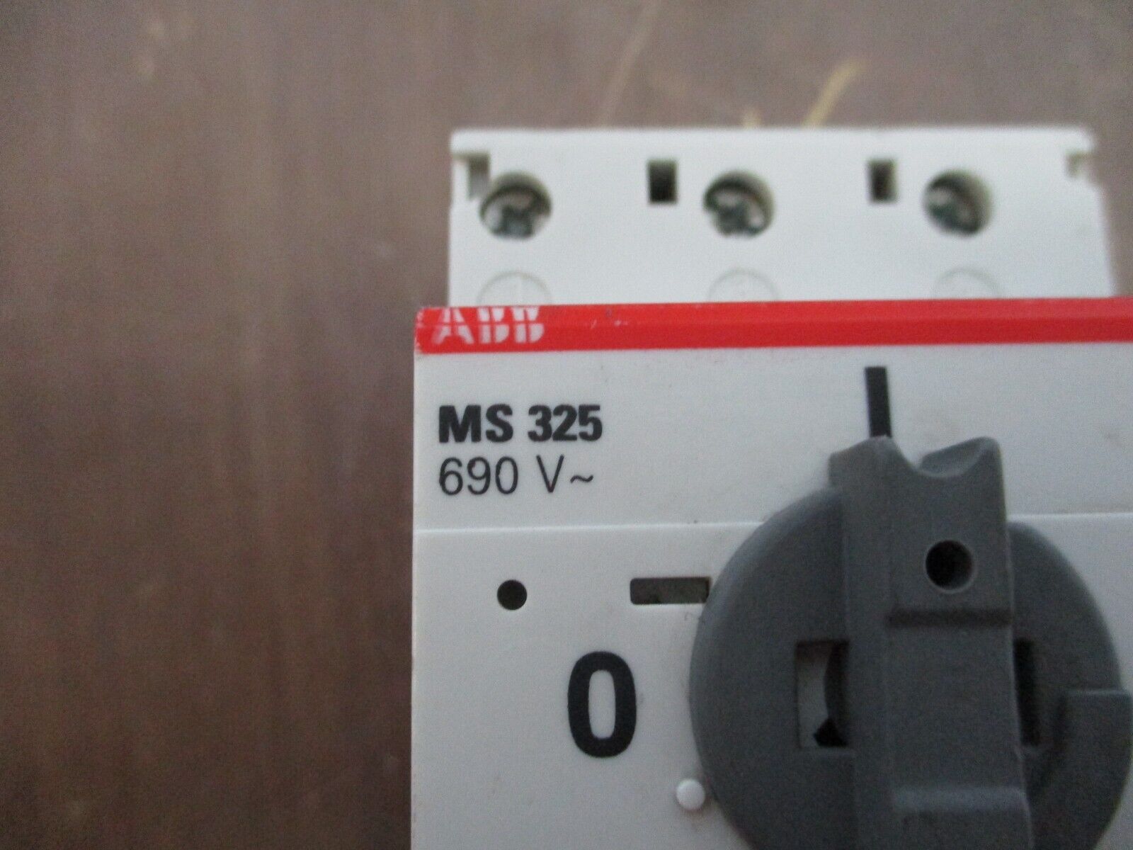 ABB Manual Starter MS 325 Trip: 6.3-9.0 A 600V *Chipped* Used