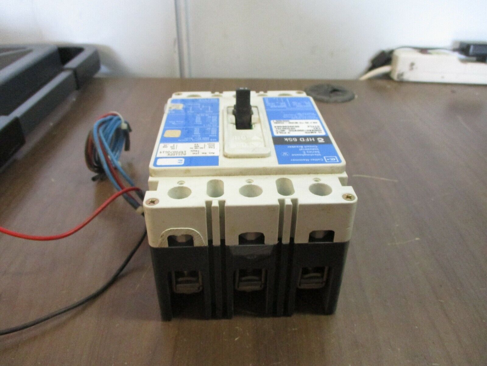 Cutler-Hammer / Westinghouse HFD 65K Circuit Breaker w/ Aux HFD3015L 15A 600V 3P