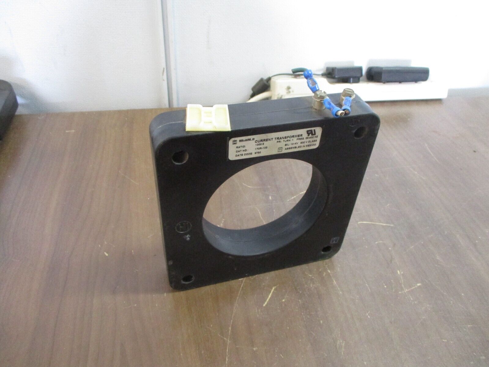 Square D Current Transformer 170R-102 Ratio 1000:5A 600V 25-400Hz 10kV BIL Used