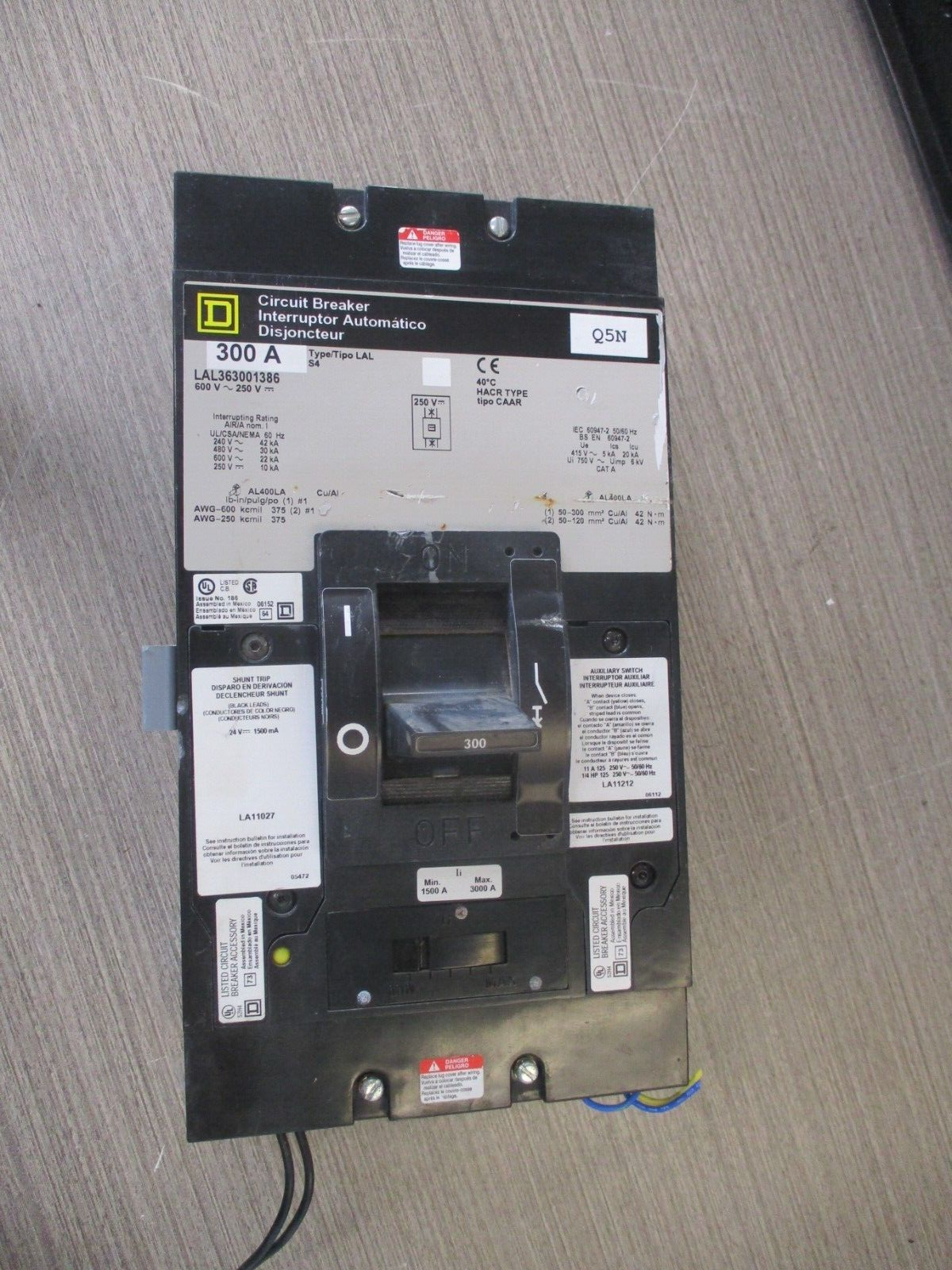 Square D Circuit Breaker LAL363001386 300A 600V 3P W/ Shunt Trip Used.