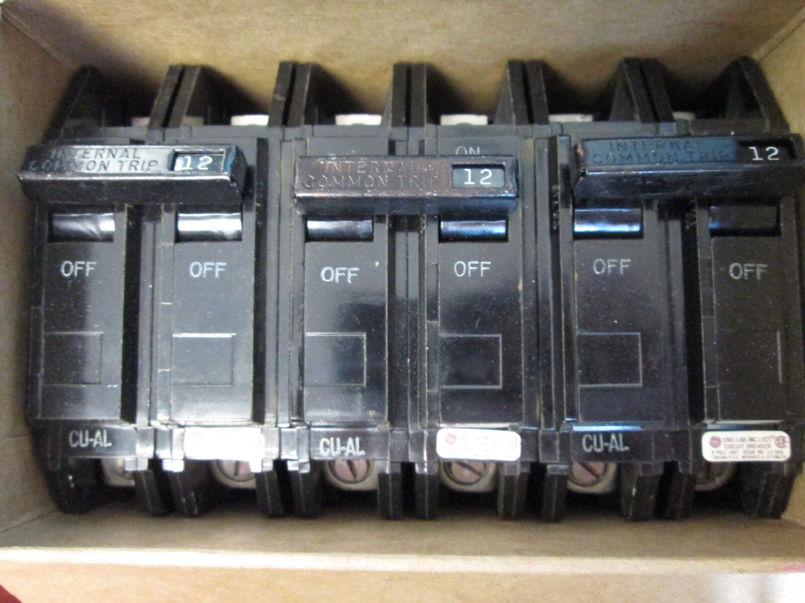 GE Circuit Breaker 343L695SJG11 12A 2P 120/240VAC *Box of 3* New Surplus