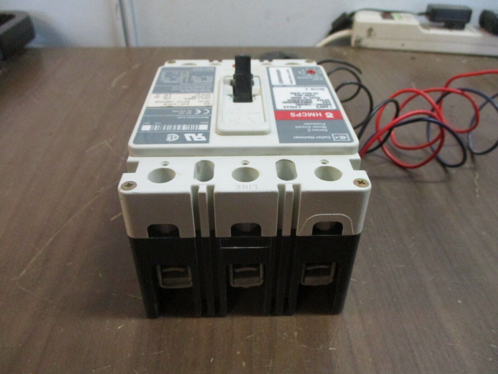 Cutler-Hammer Circuit Breaker w/ Aux HMCPS007C0C 7A 600V 3P Used