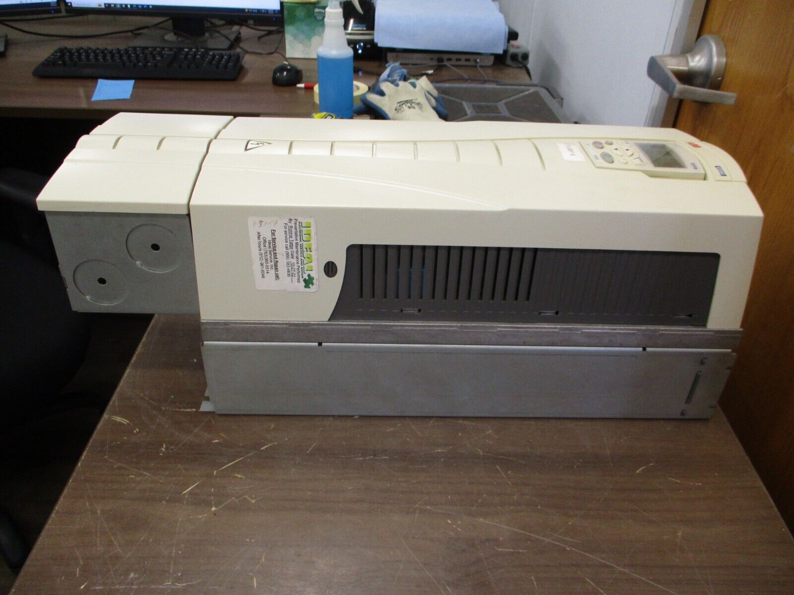 ABB ACH550 AC Drive ACH550-UH-045A-4 30HP 3Ph w/ Keypad Used