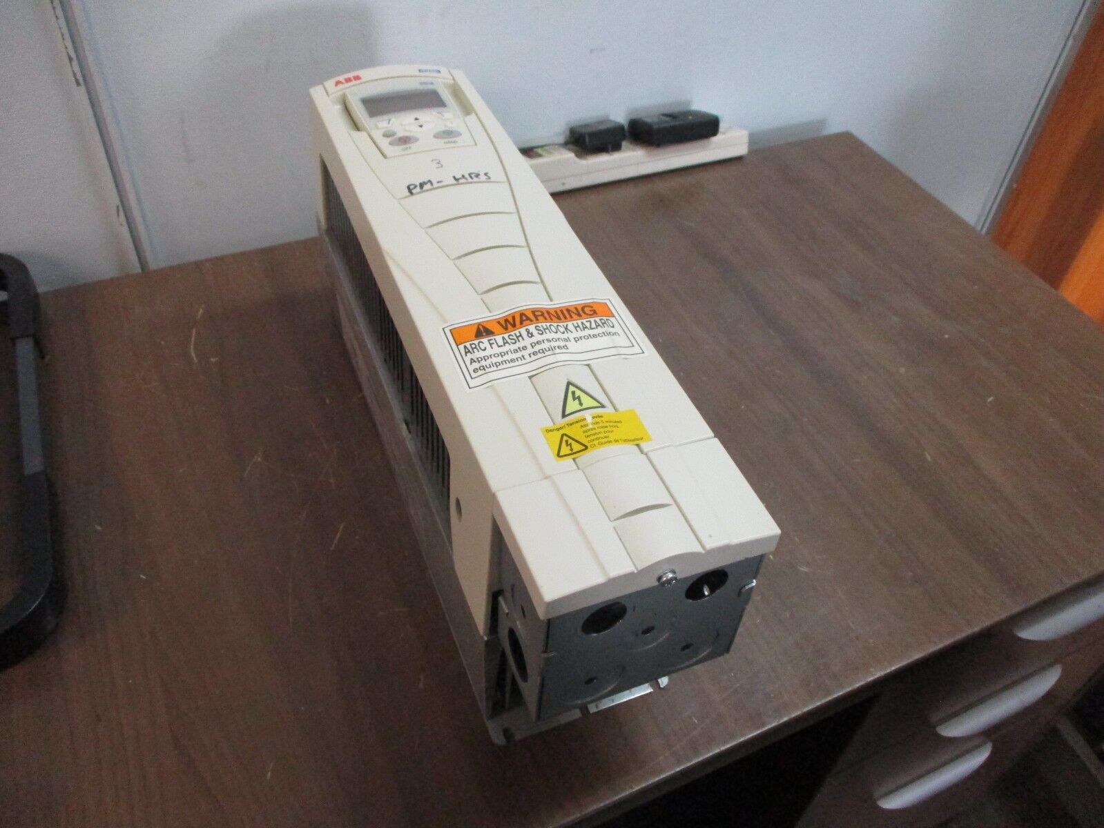 ABB ACH550 AC Drive ACH550-UH-024A-2 7.5HP w/ Keypad Used