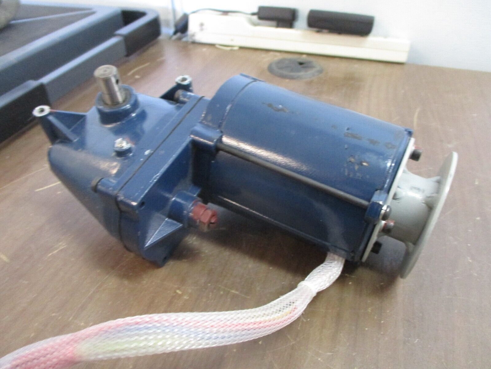 VonWeise Gearmotor V01060AB33 1/10HP 115V 60Hz 1Ph 1.5A Ratio 70:1 Used