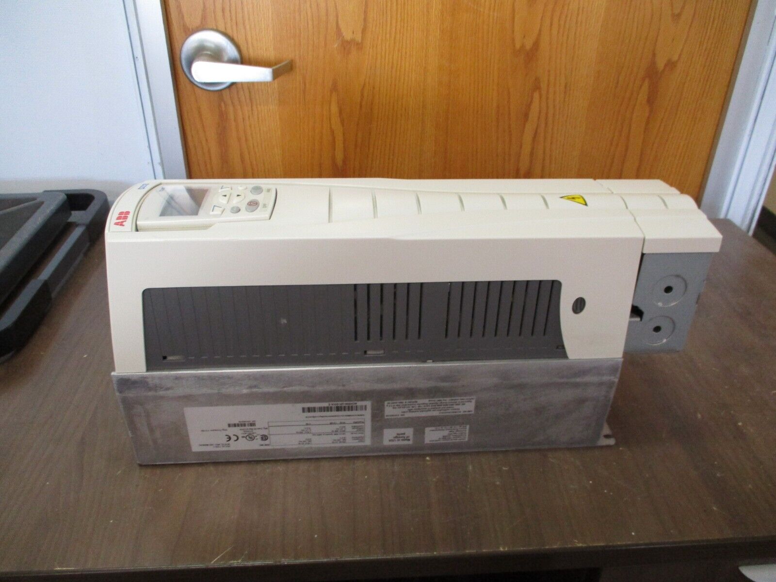 ABB ACH550 AC Drive ACH550-UH-031A-2 10HP w/ Keypad Used