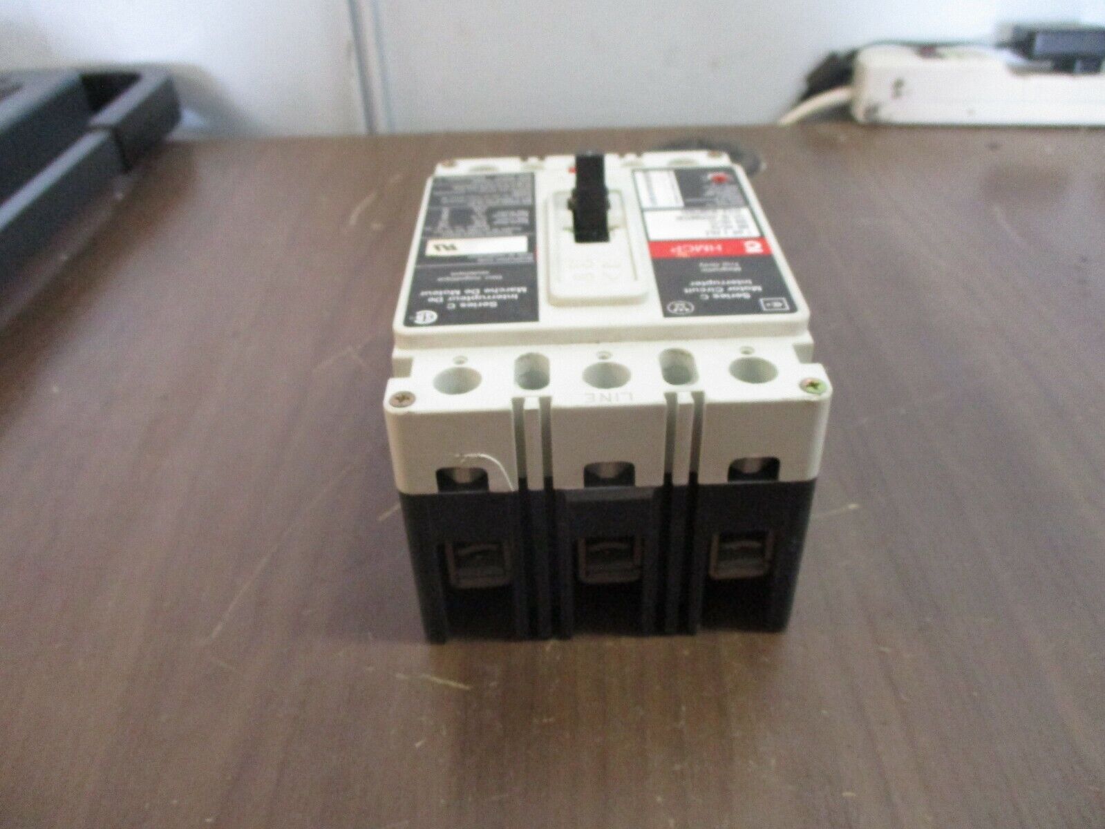 Cutler-Hammer Circuit Breaker HMCPS007C0C 7A 600V 3P Used