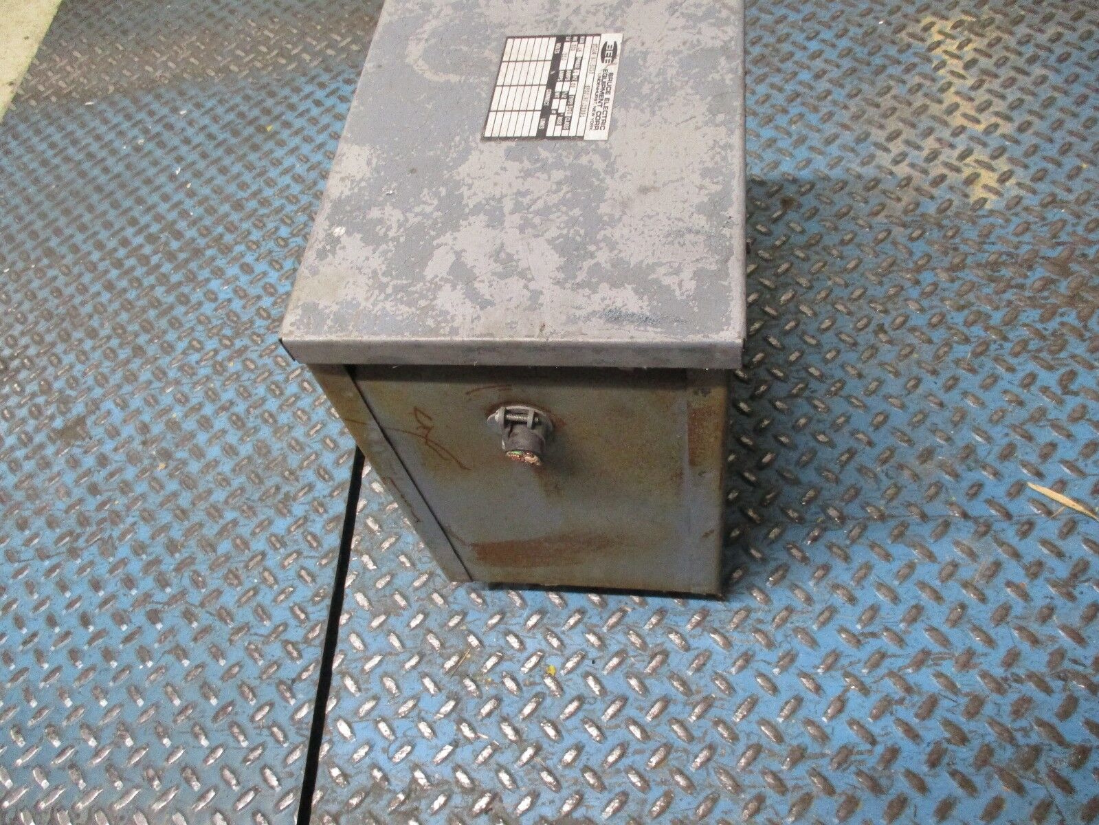 BEE Transformer 12831 45KVA 1Ph Pri: 208V Sec: 230V 60Hz Used