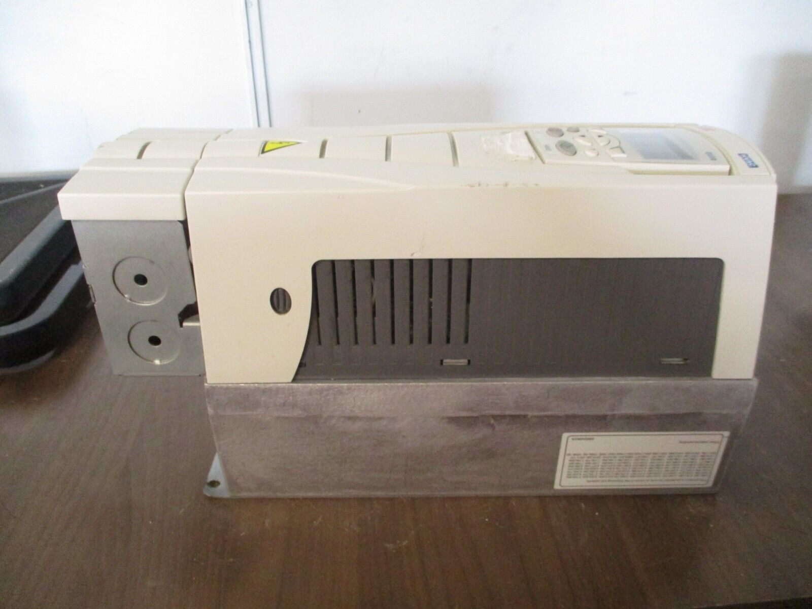 ABB ACH550 AC Drive ACH550-UH-003A3-4 1.5 HP 3Ph w/ Keypad Used