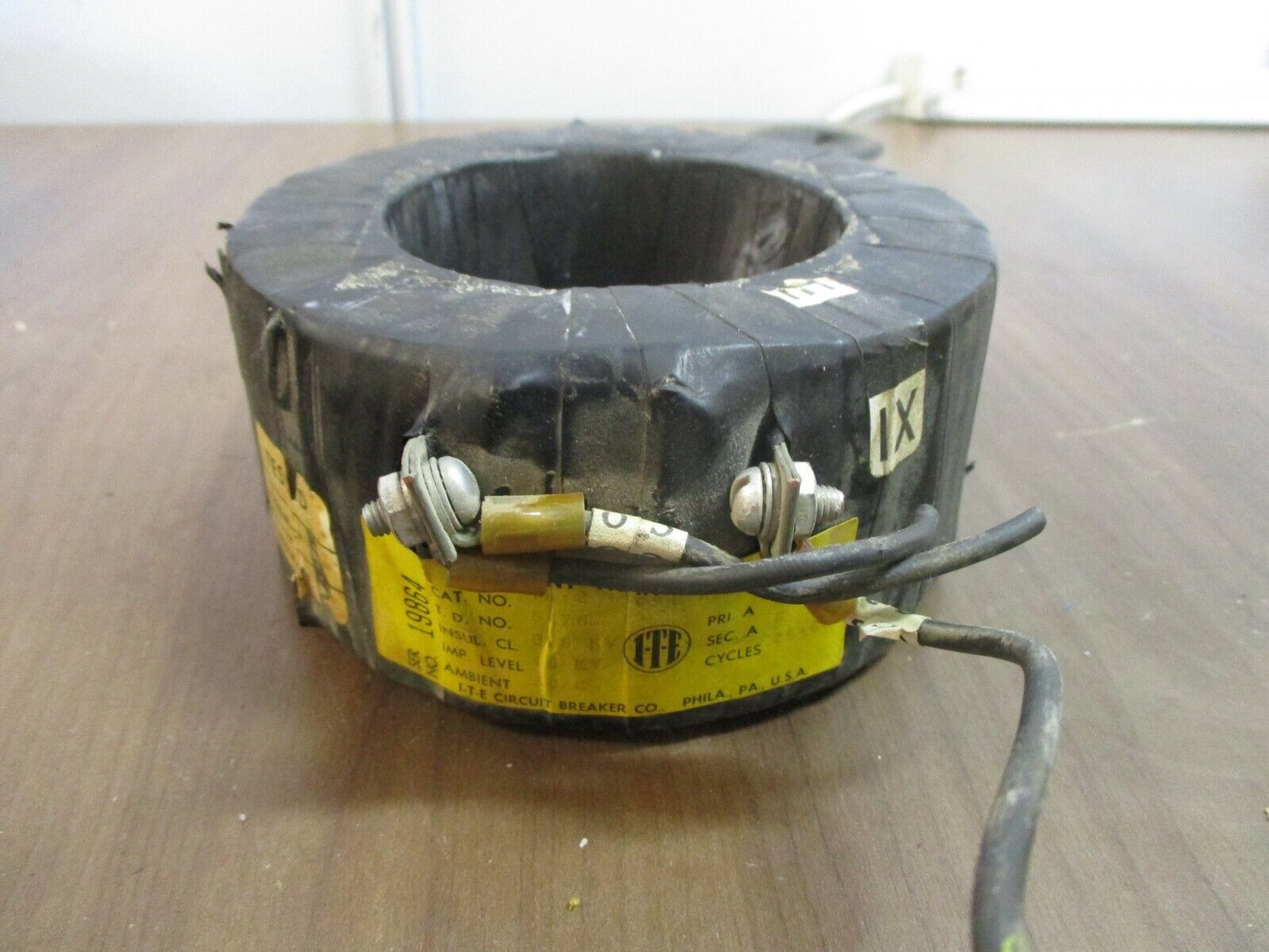 ITE Current Transformer TL-2-C71-1106-138 Ratio 800:5A 600V 25-60Hz 10kV BIL