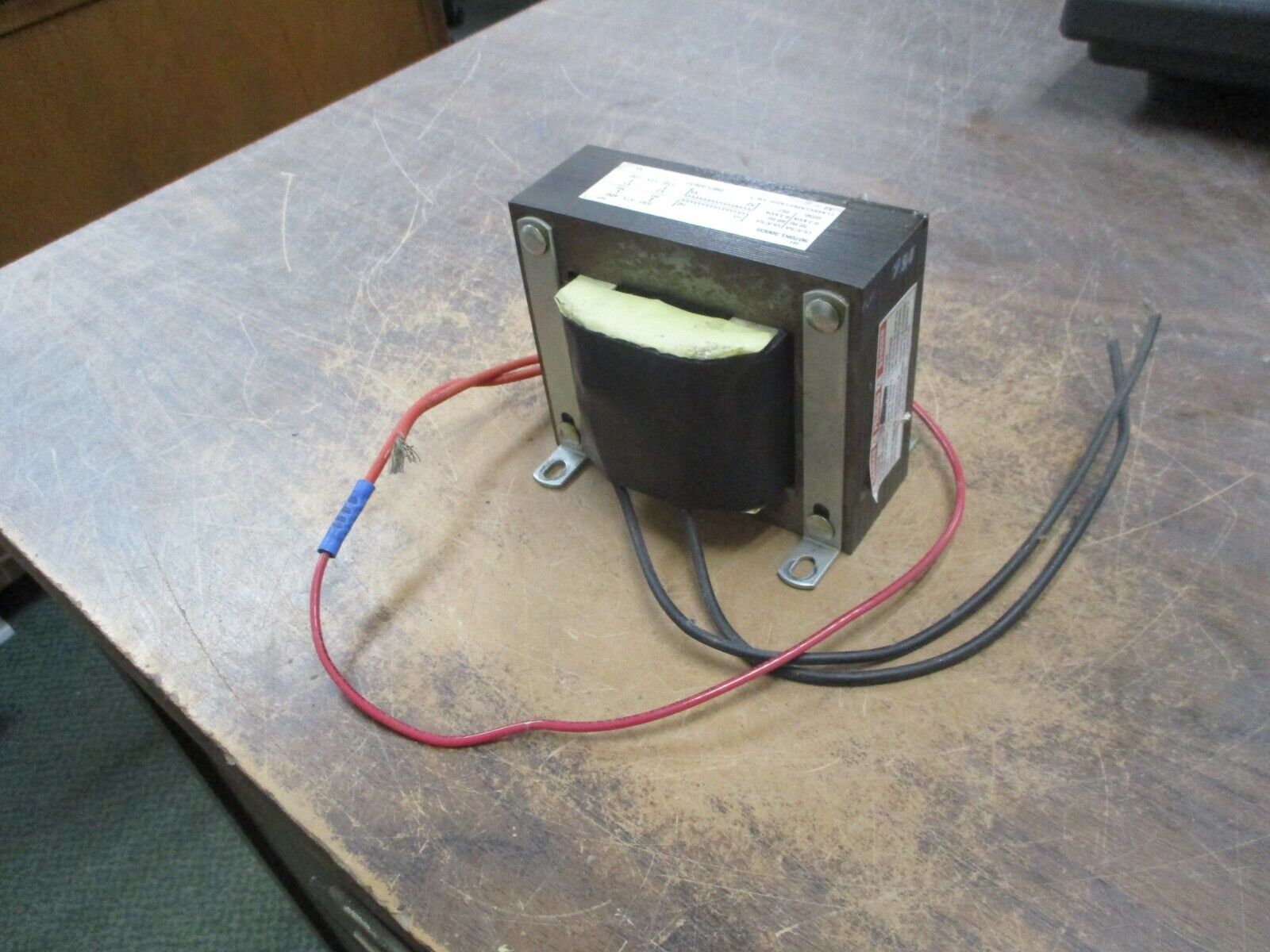 Square D Transformer 9070KL300D5 0.300KVA Pri: 600V Sec: 120V Used