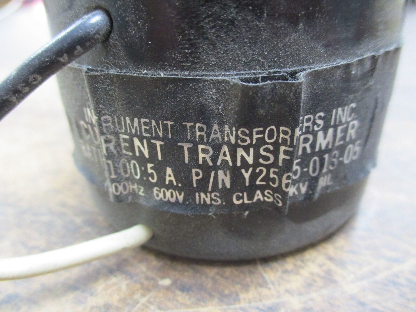 Instrument Transformers Current Transformer Y25645-013-05 Ratio 100:5A 600V Used