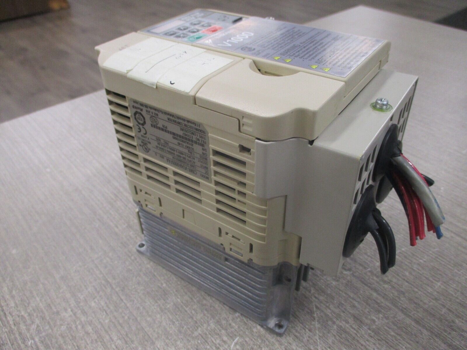 Yaskawa V1000 AC Drive CIMR-VU4A0005FAA Rev.D 3HP 3Ph Input: Output: Used