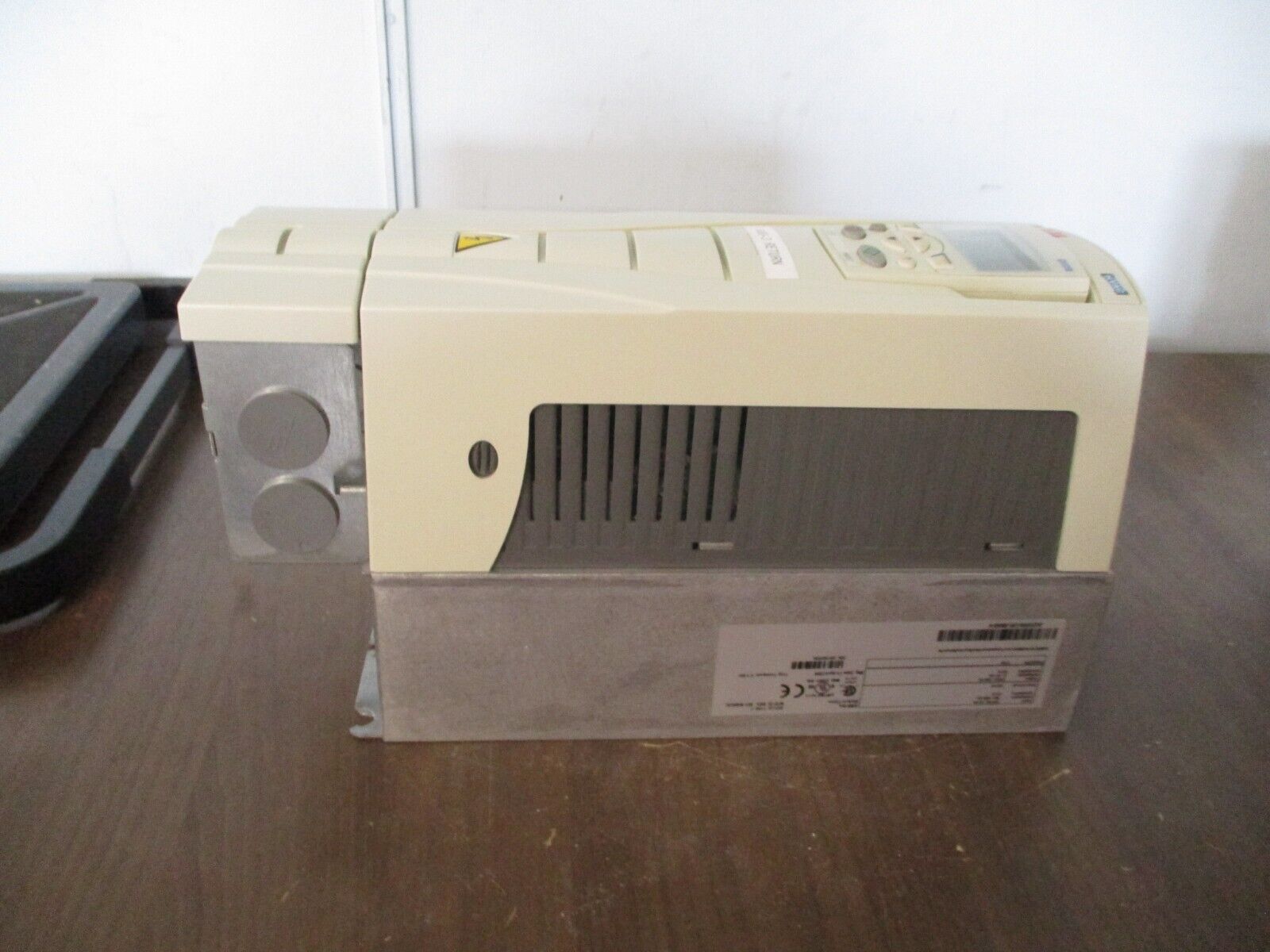 ABB ACH550 AC Drive ACH550-UH-08A8-4 5HP 3Ph w/ Keypad Used