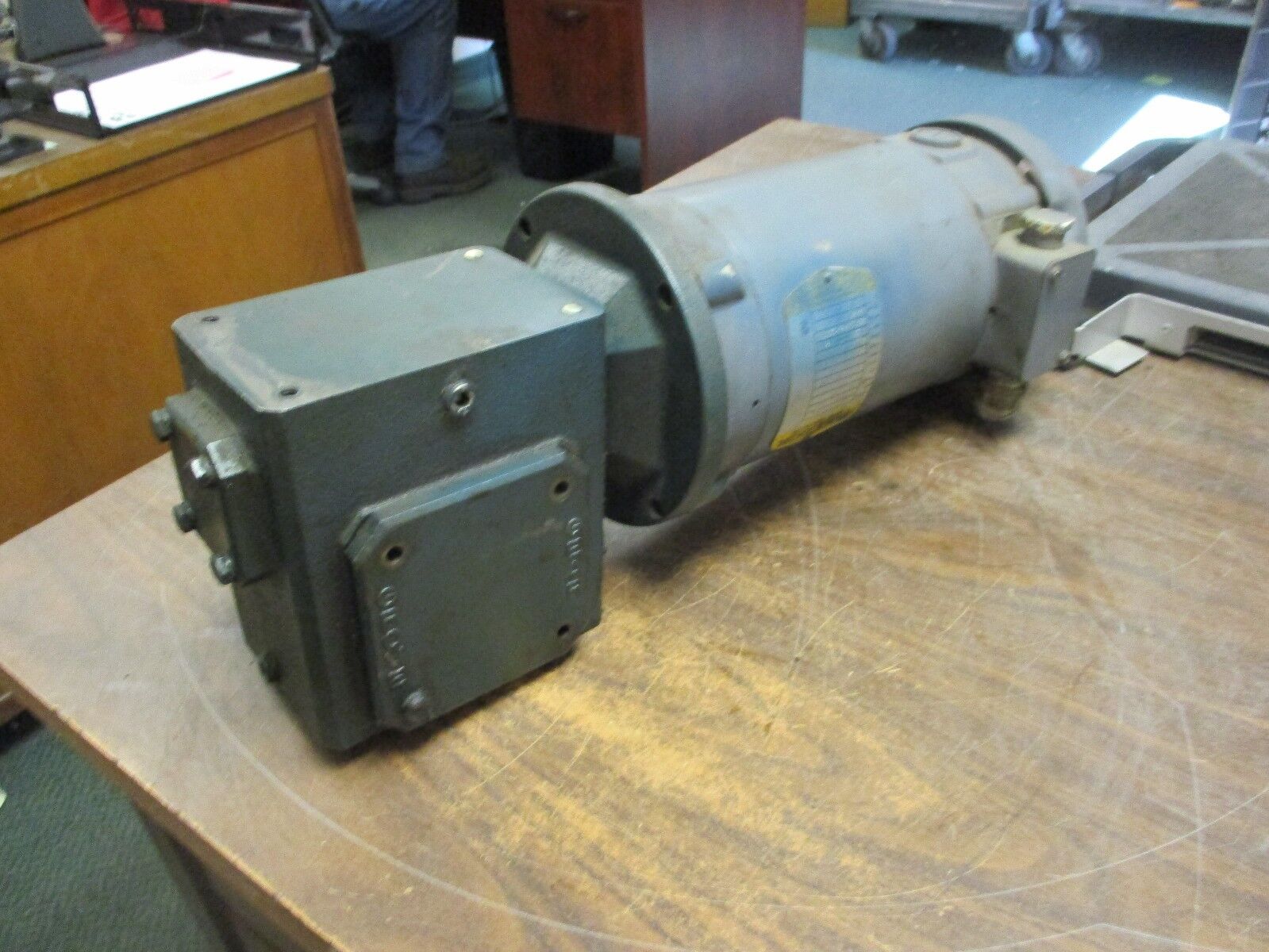 Baldor DC Motor w/ Gear 34-4813-363 1.5HP 1800RPM FR:56C 9V 4.5A Used