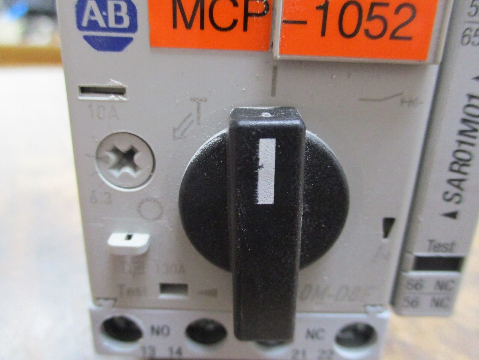 Allen-Bradley Motor Protector 140M-D8E-C10 Ser. B Trip: 6.3-10A w/ Aux Contact