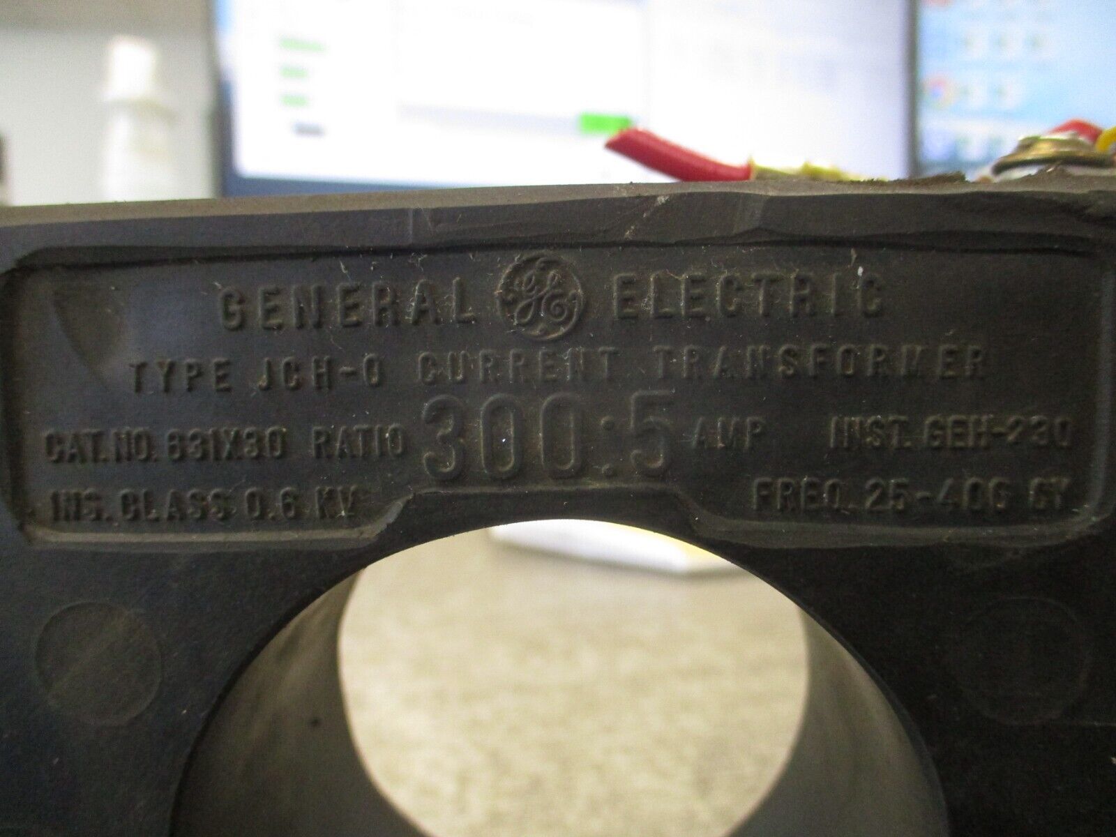 GE Type JCH-0 Current Transformer 631X30 Ratio 300:5A 600V 25-400Hz Used