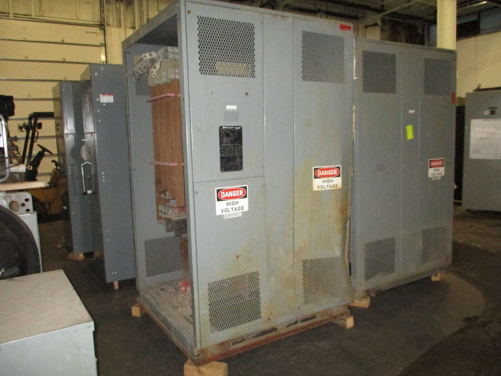 Square D Sorgel Transformer 300kVA Pri: 4160V Sec: 208Y/120V 3Ph 60Hz Used