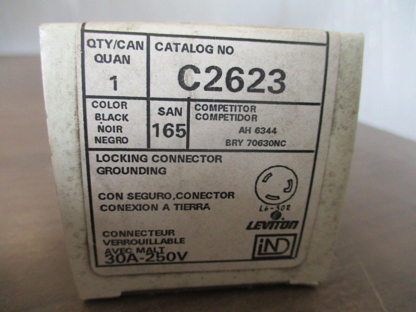 Leviton Locking Connector C2623 30A 250V New Surplus