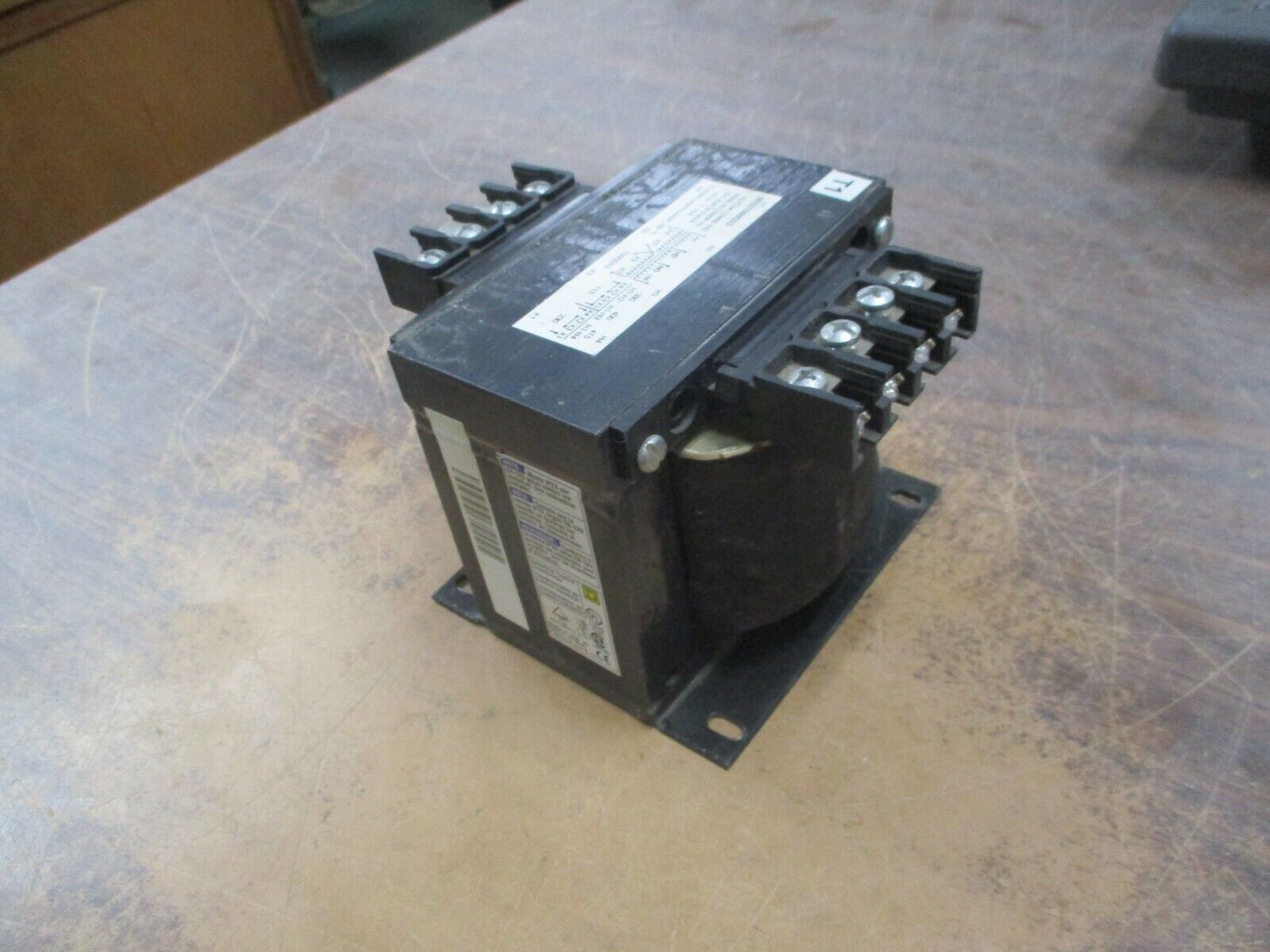 Square D Transformer 9070T500D33 0.5KVA Pri: 380/400/415V Sec: 115/230V 50/60Hz