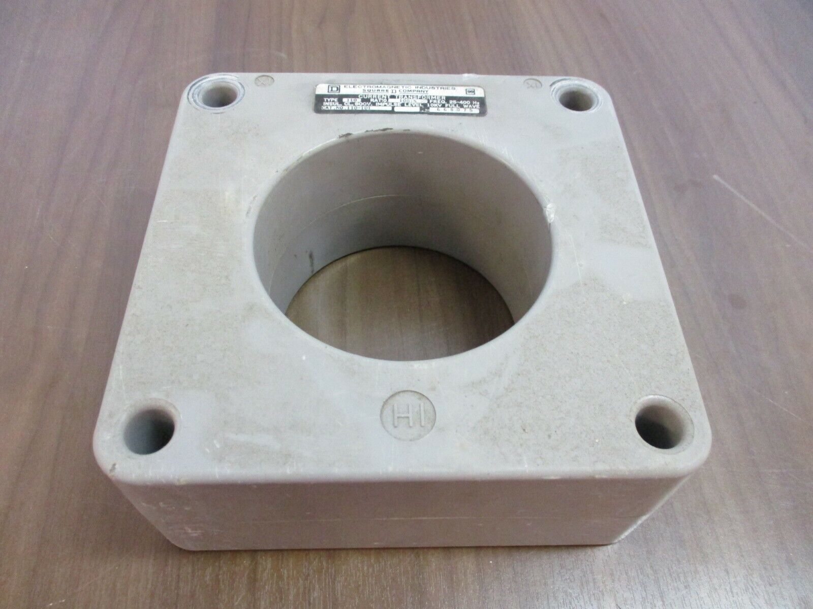 Square D, Current Transformer, part #: 110-101, ratio 100:5A, 600V, 25-400Hz, us