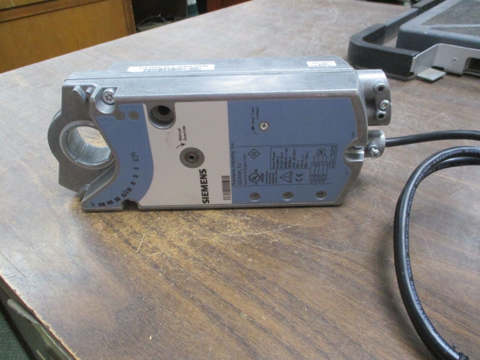 Siemens Actuator 985GCA161U 24V AC/DC 50/60Hz 7VA 160lb-In Used