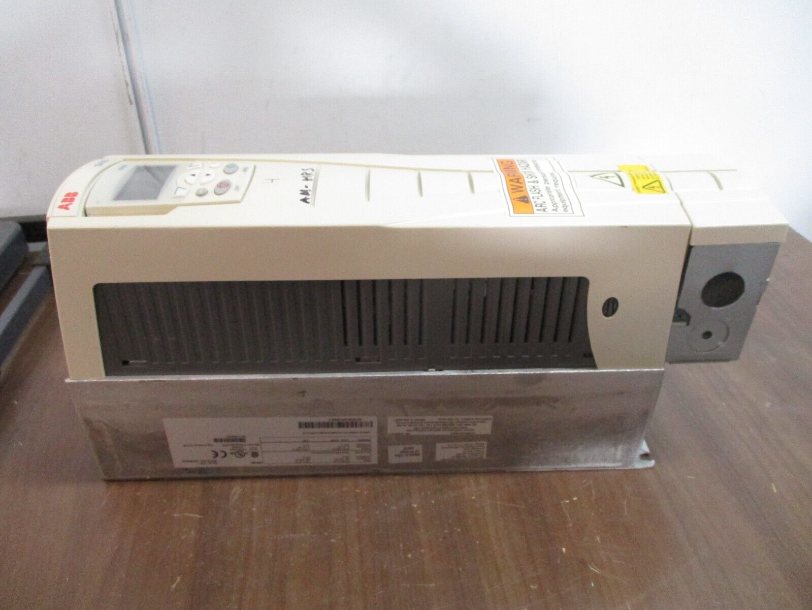 ABB ACH550 AC Drive ACH550-UH-024A-2 7.5HP w/ Keypad Used