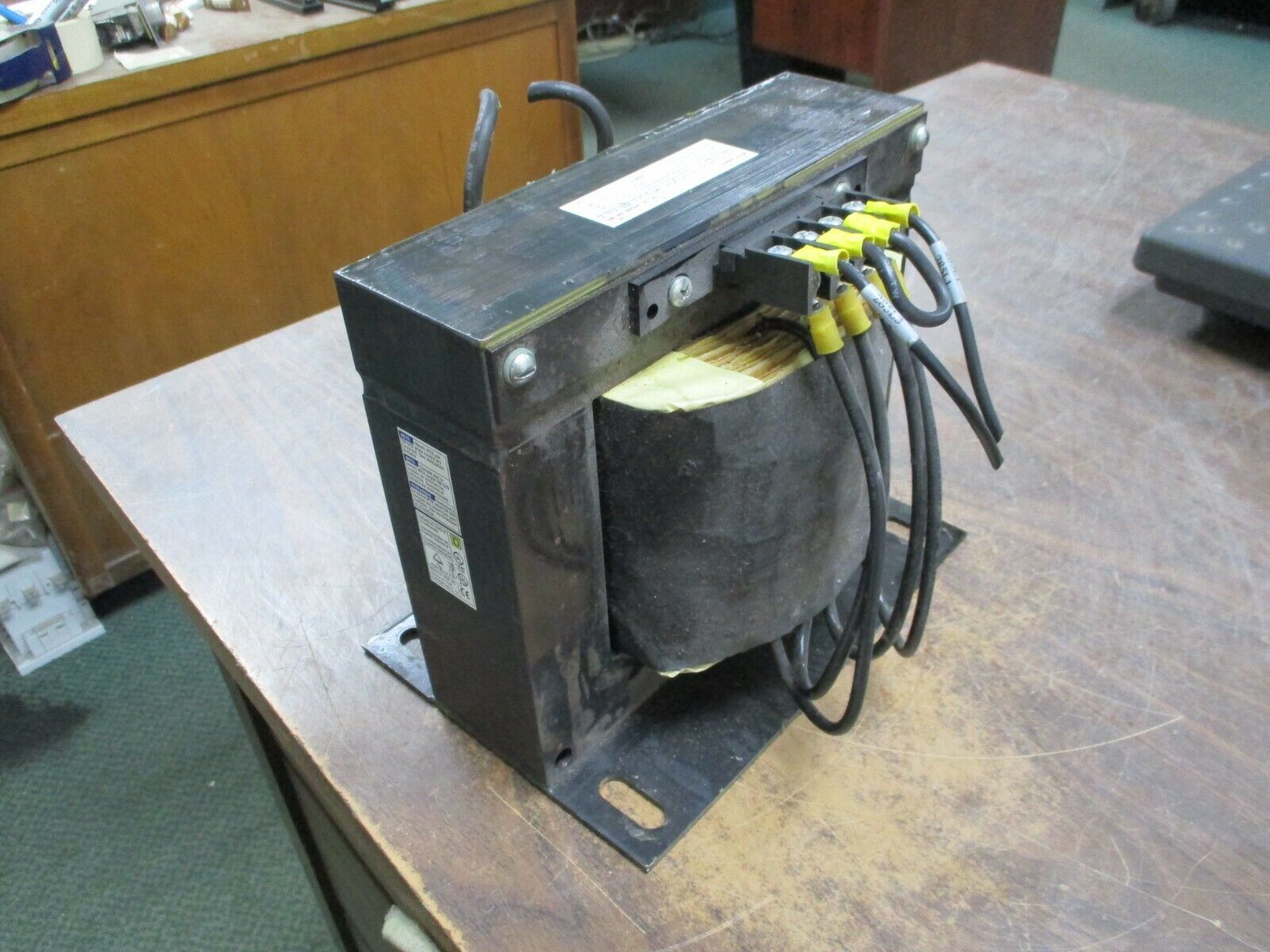 Square D Transformer 9070T3000D1 3kVA Pri: 240/480V Sec: 120V 50/60Hz Used