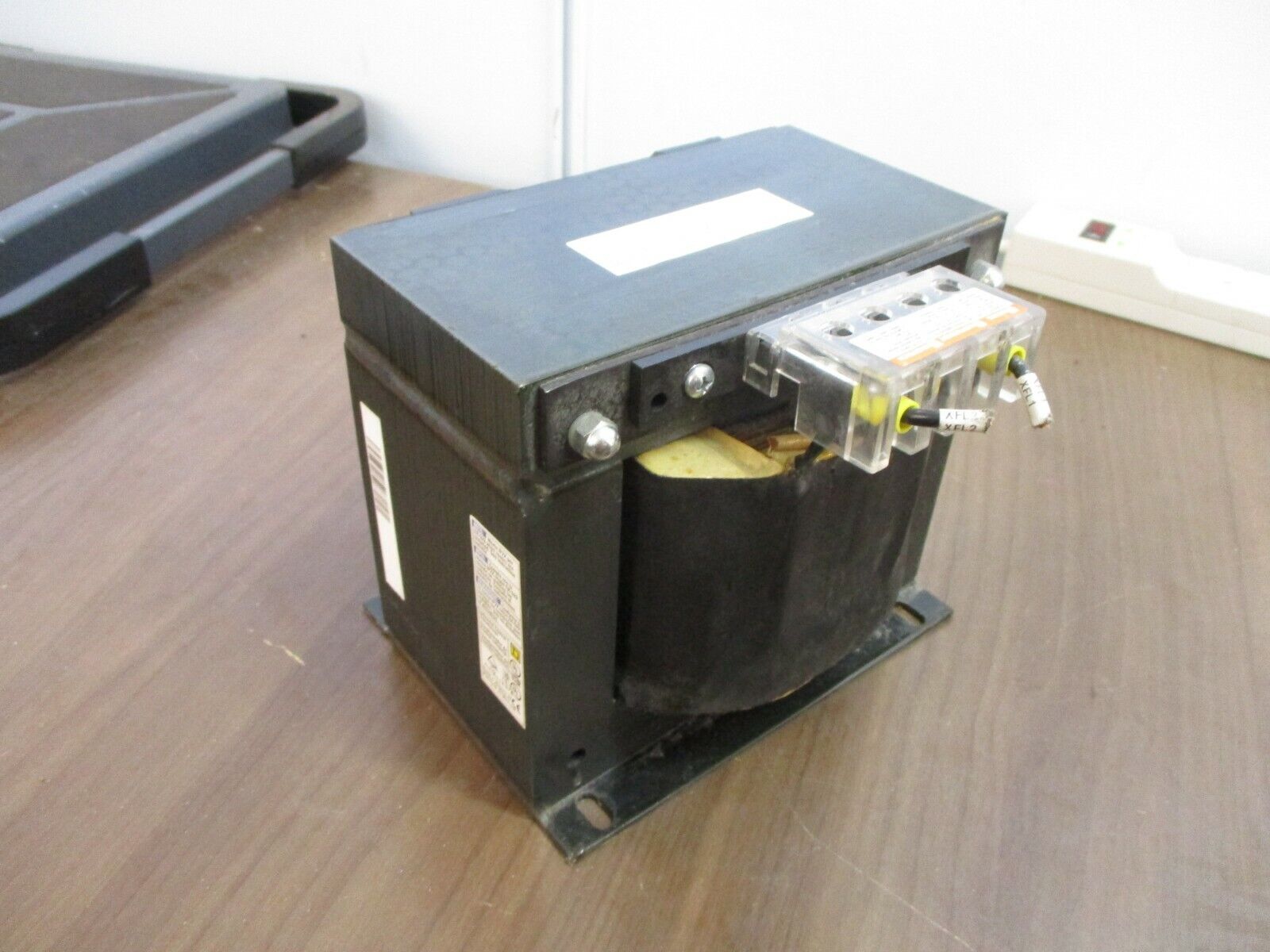 Square D	Transformer 9070T2000D1 2KVA Pri: 240/480V Sec: 120V 50/60Hz, Used