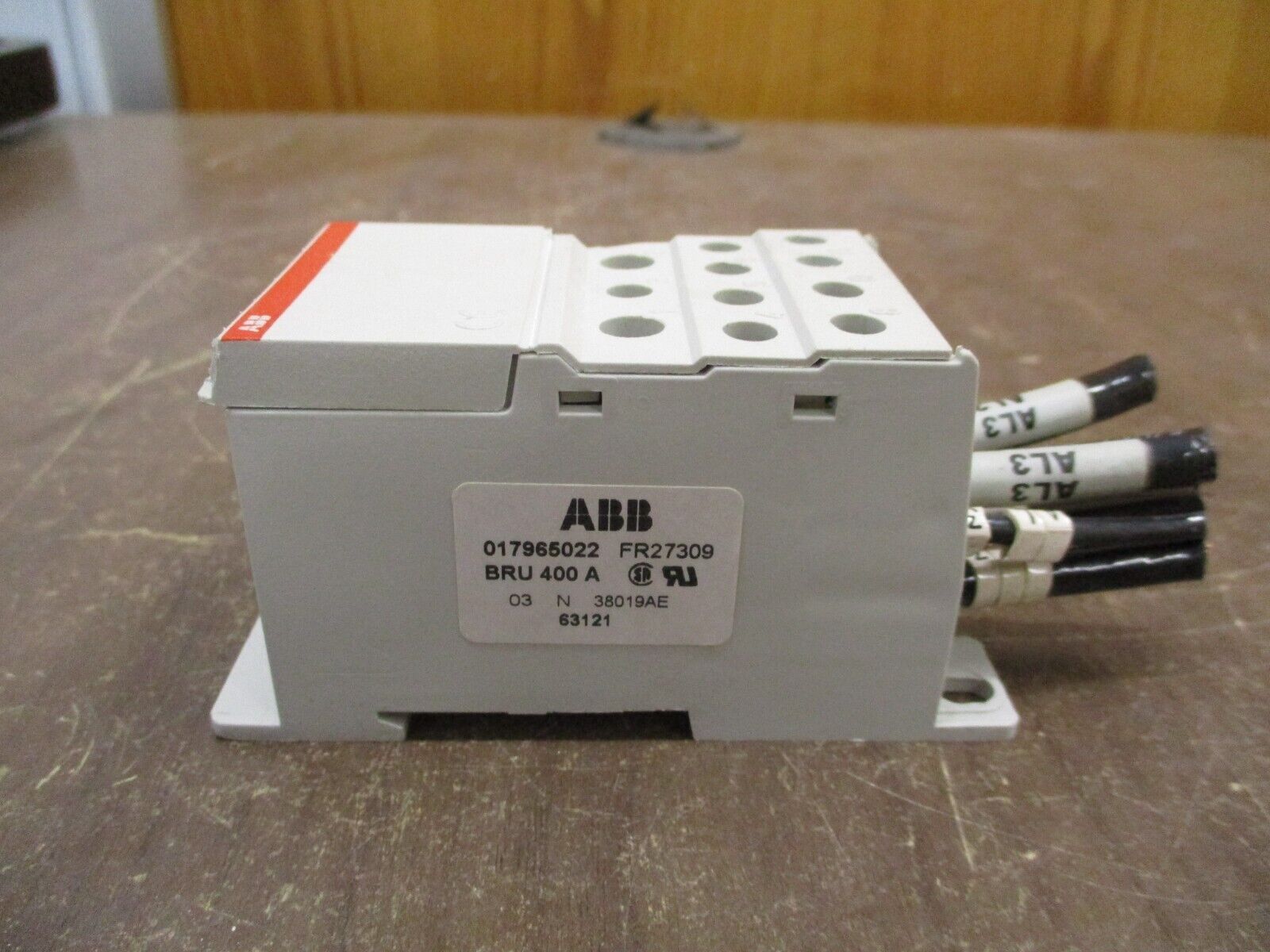 ABB BRU Terminal Block 017965022 FR27309 400A *Cracked* *Chipped Base* Used