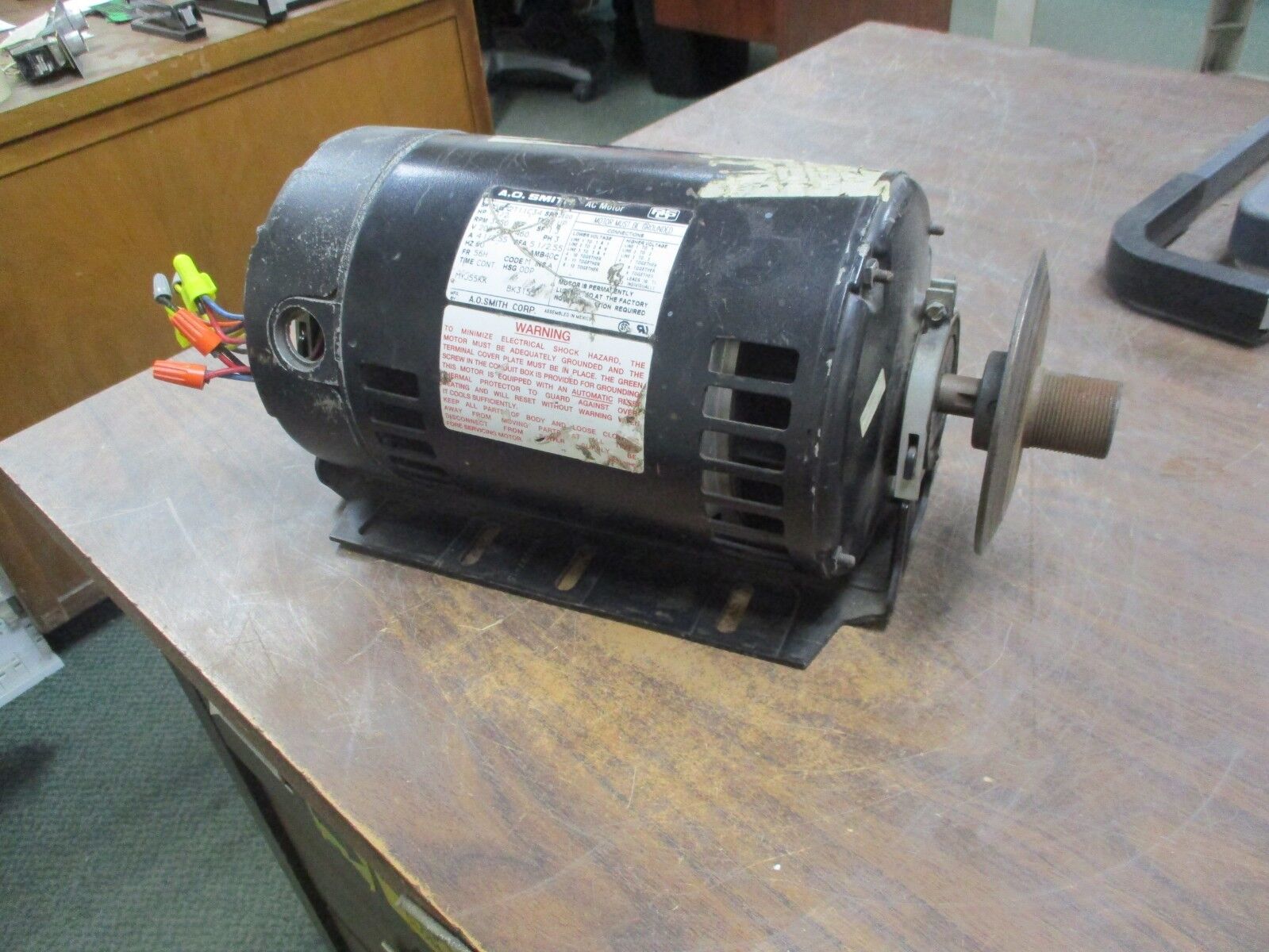 A.O. Smith AC Motor BK3152 1.5HP 3500RPM FR:56H 208-230/460V 4.1/2.55A Used