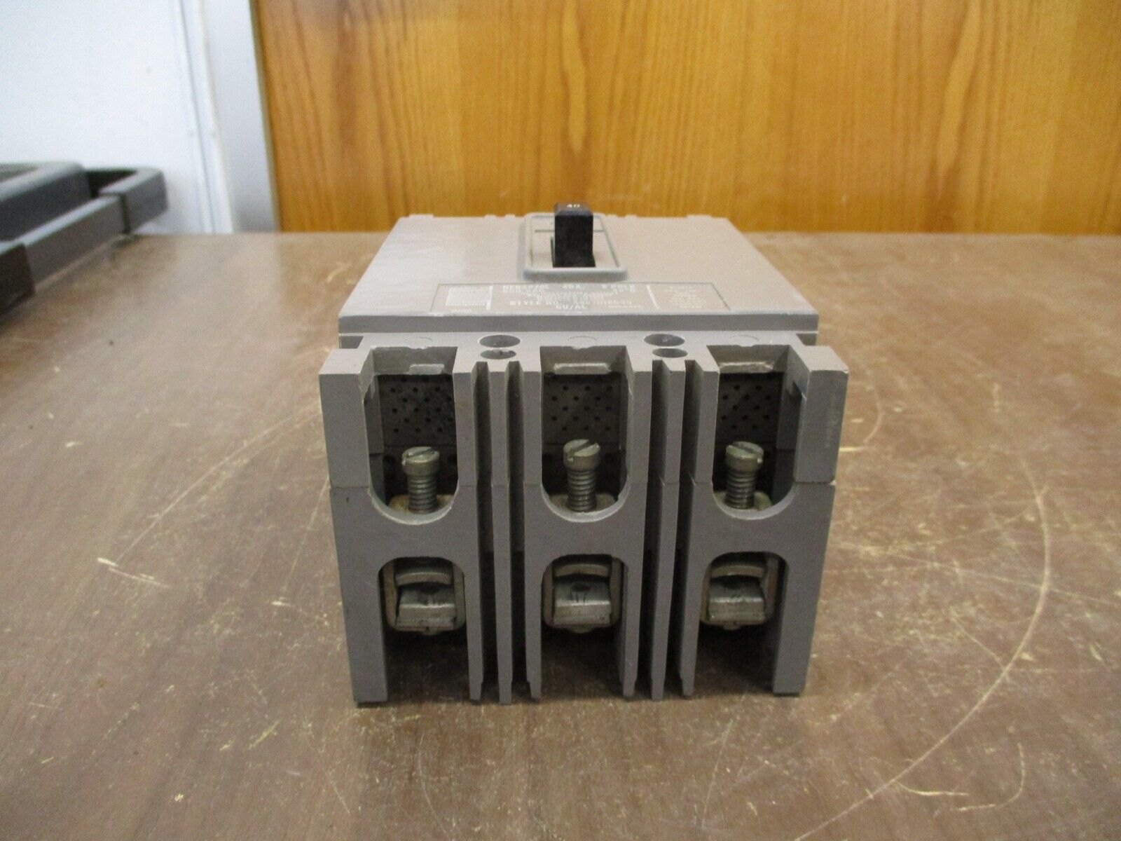 Westinghouse Circuit Breaker HFB3040L 40A 600V 3P Used