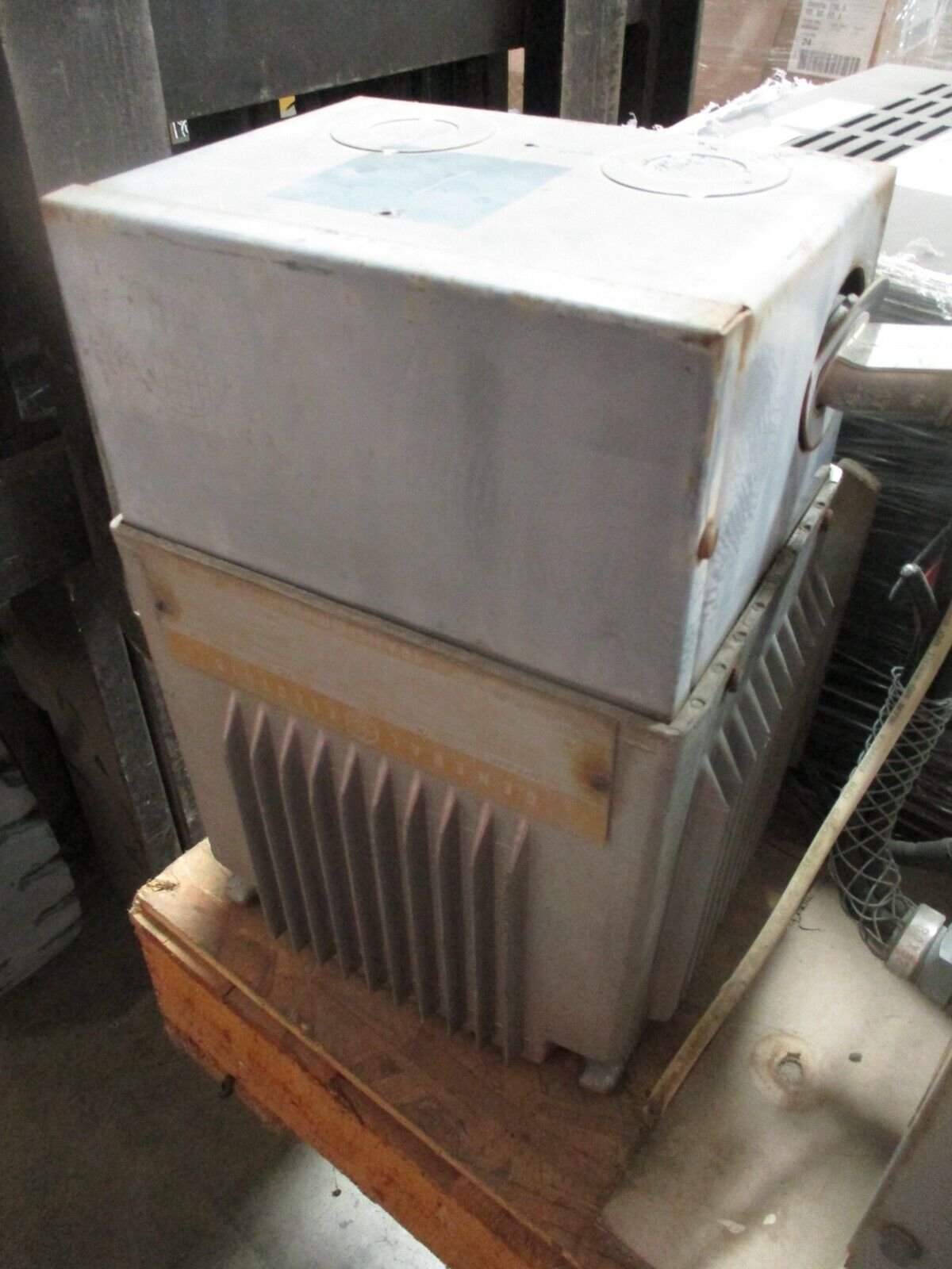 GE Transformer 9T21B1004 5kVA 1Ph Pri: 240/480V Sec: 120/240V 60Hz Used