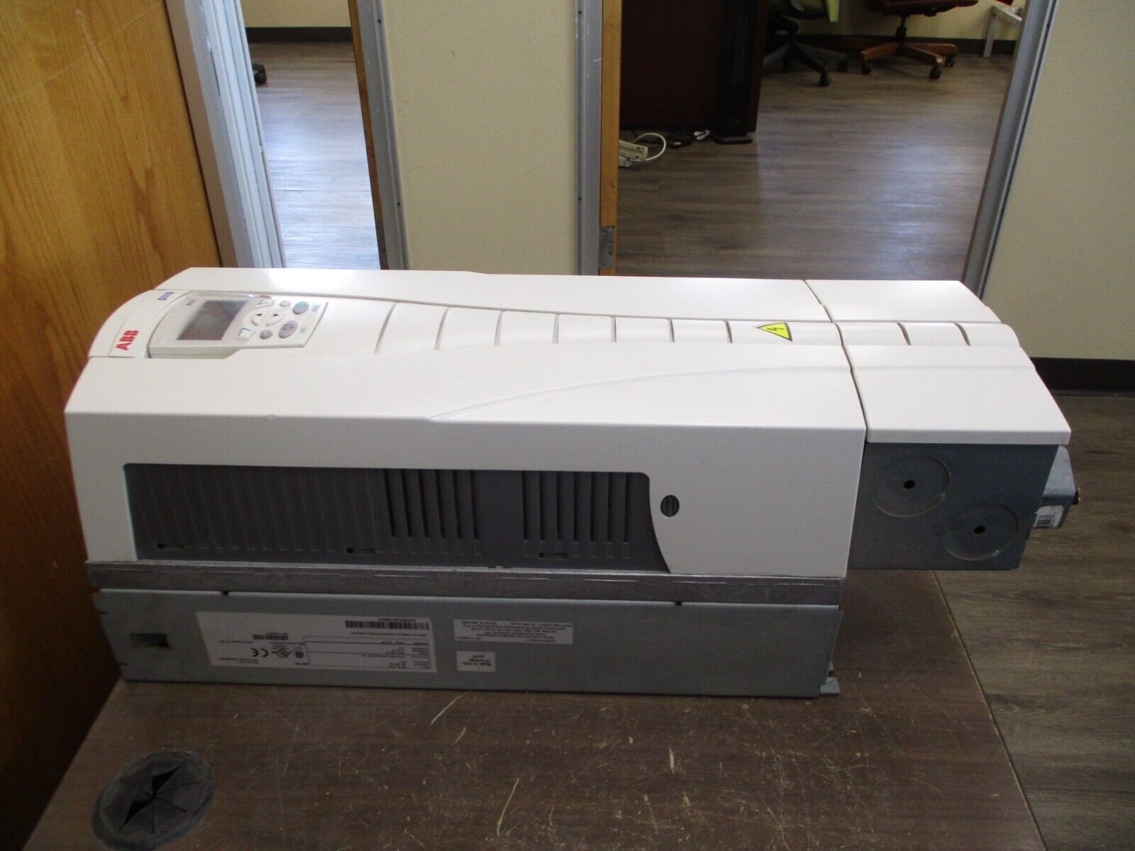 ABB ACH550 AC Drive ACH550-UH-038A-4 25HP 3Ph w/ Keypad Used