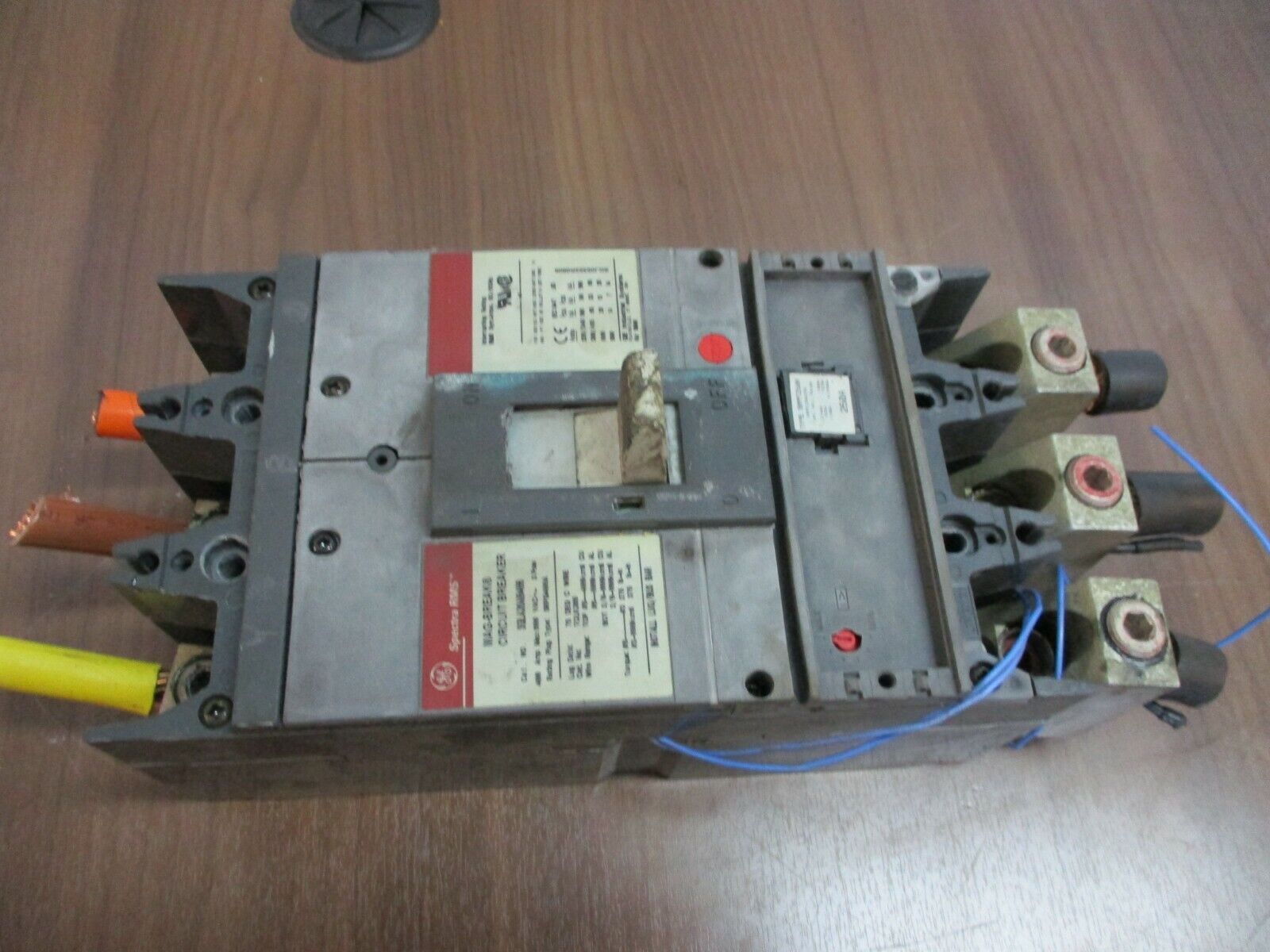 GE, Spectra RMS May- Break Circuit Breaker, part #:SGLA36AI0400, 250A plug, 600V