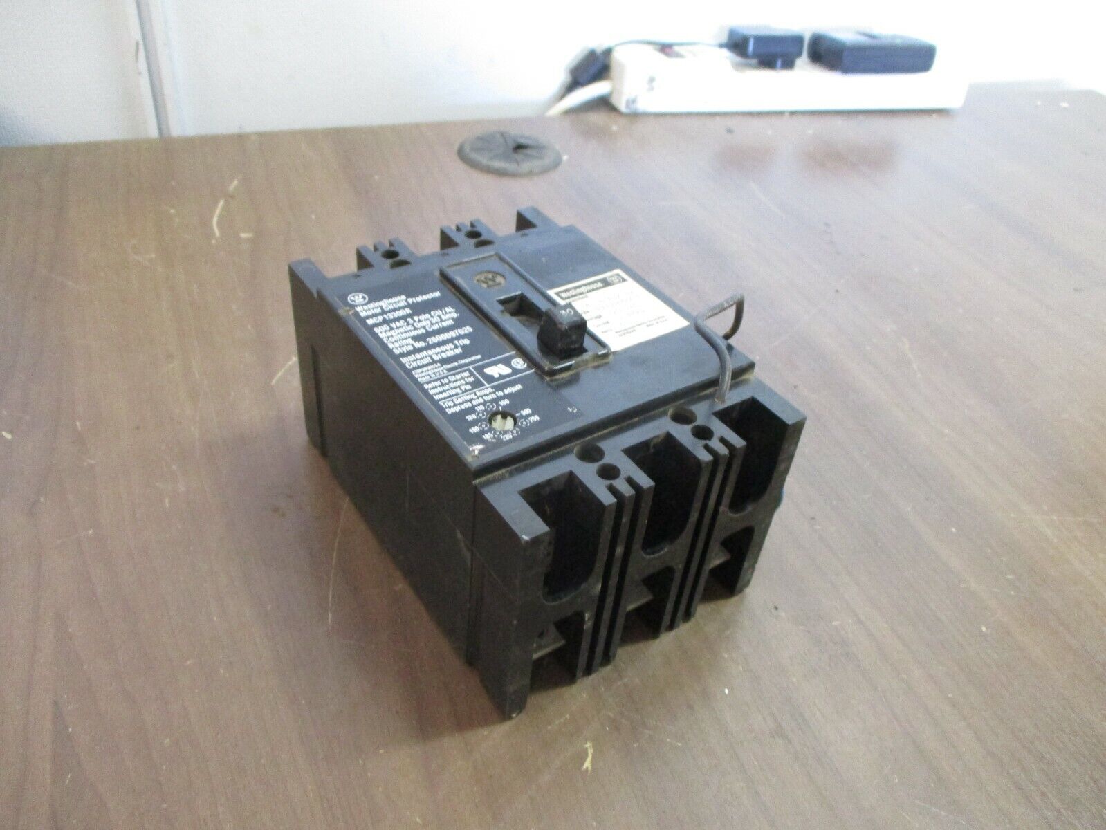 Westinghouse Circuit Breaker w/ Aux MCP13300R 30A 600V 3P Used