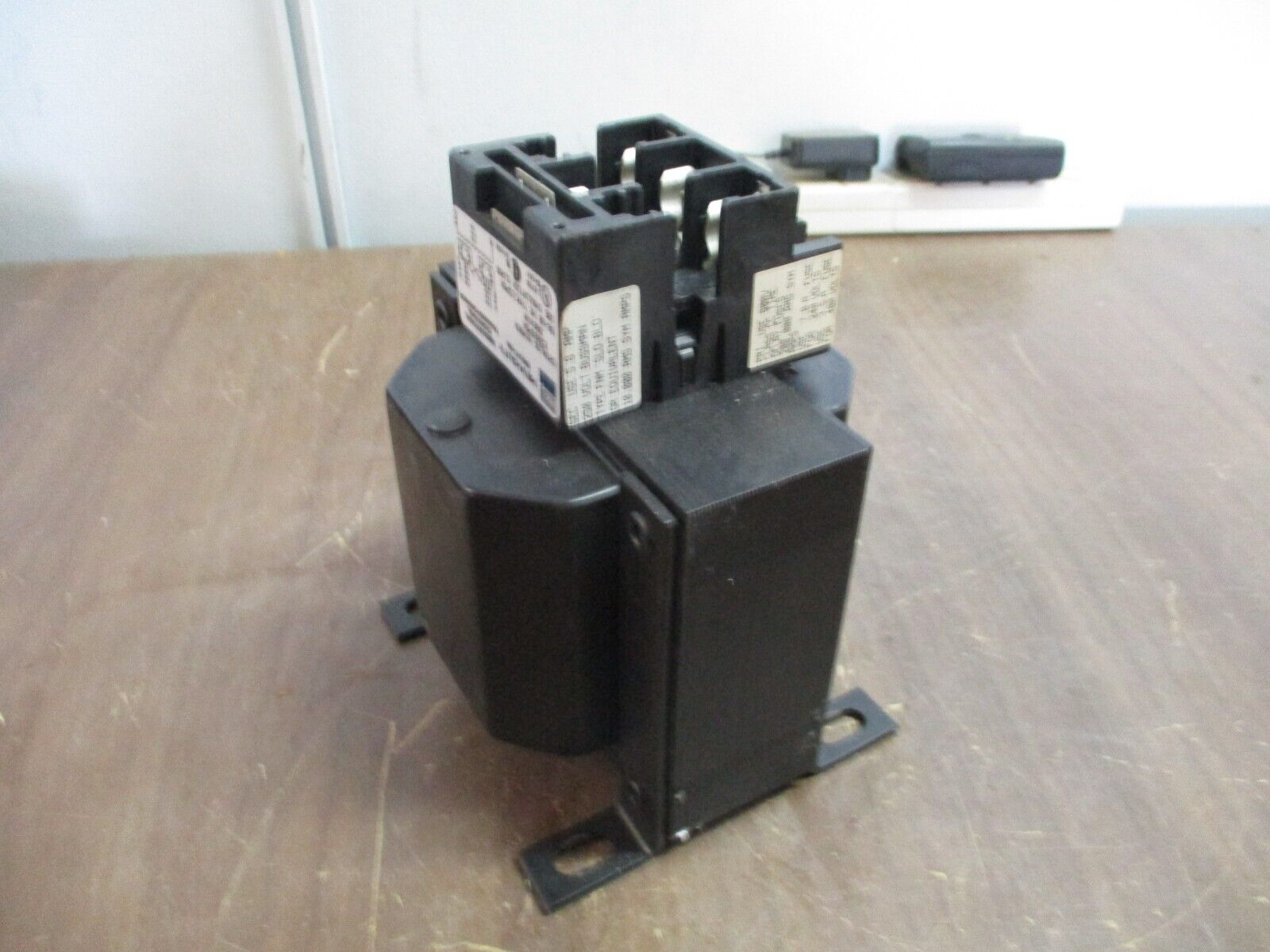 Hevi-Duty Control Transformer E3803PBX 0.380KVA Pri: 240/480V Sec: 120V 50/60Hz