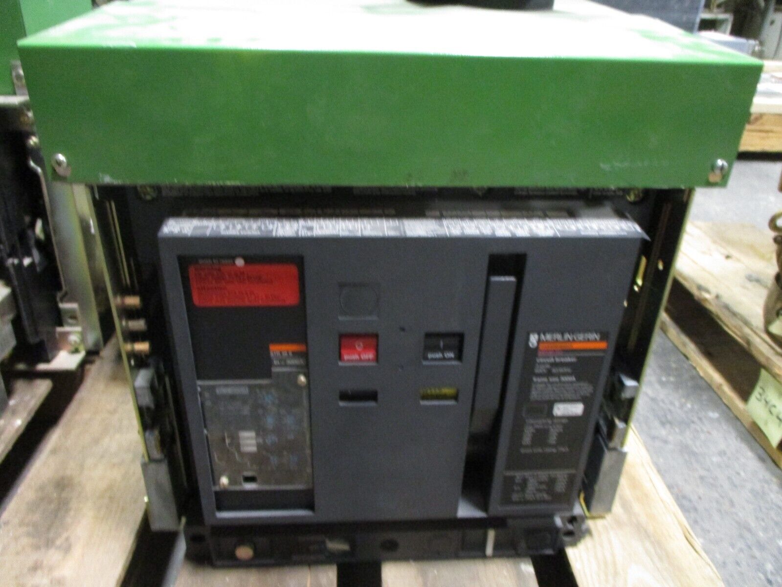 Merlin Gerin Masterpact Circuit Breaker MP30 H1 3000A Frame Size STR 38 S Trip