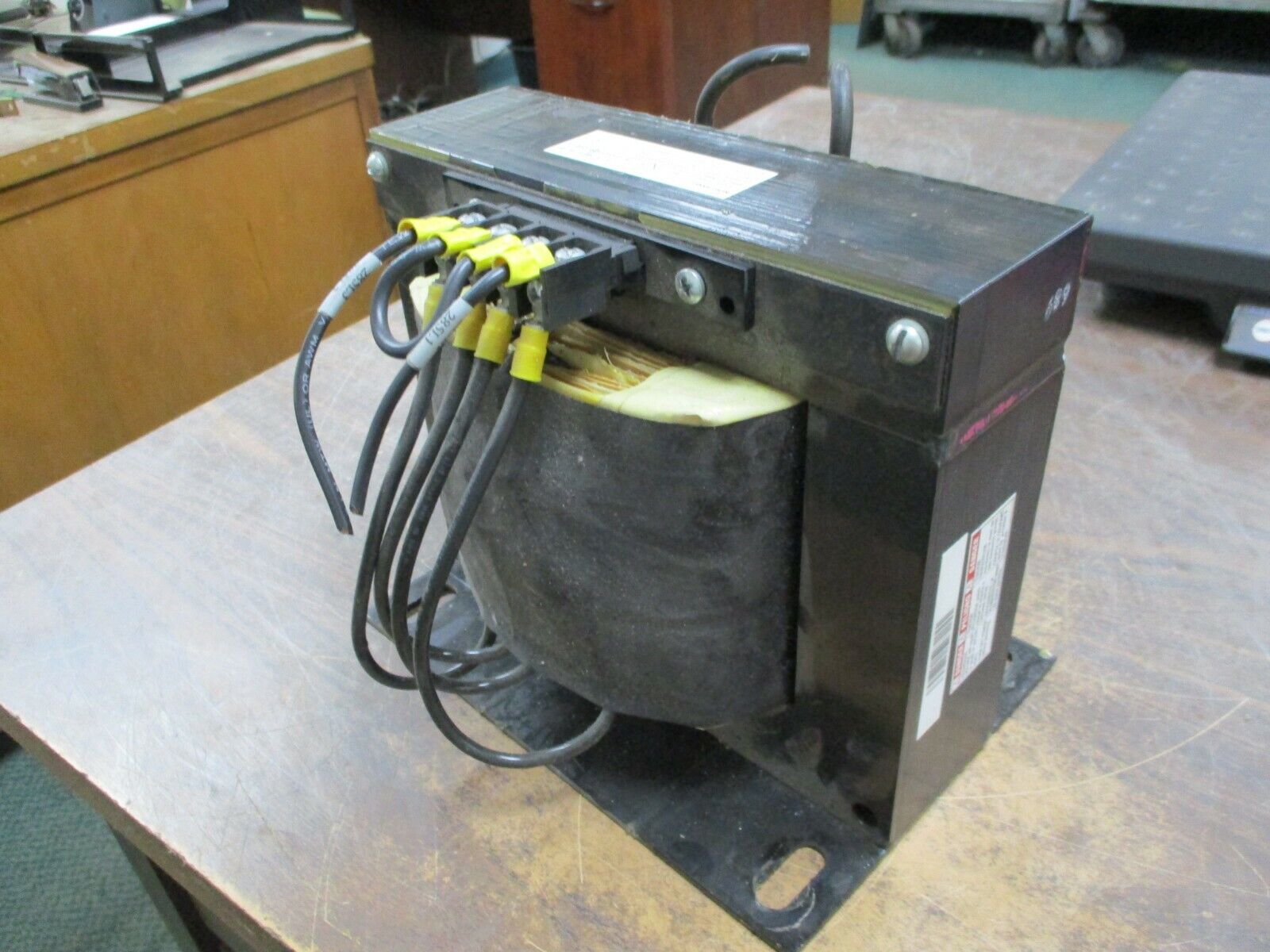 Square D Transformer 9070T3000D1 3kVA Pri: 240/480V Sec: 120V 50/60Hz Used