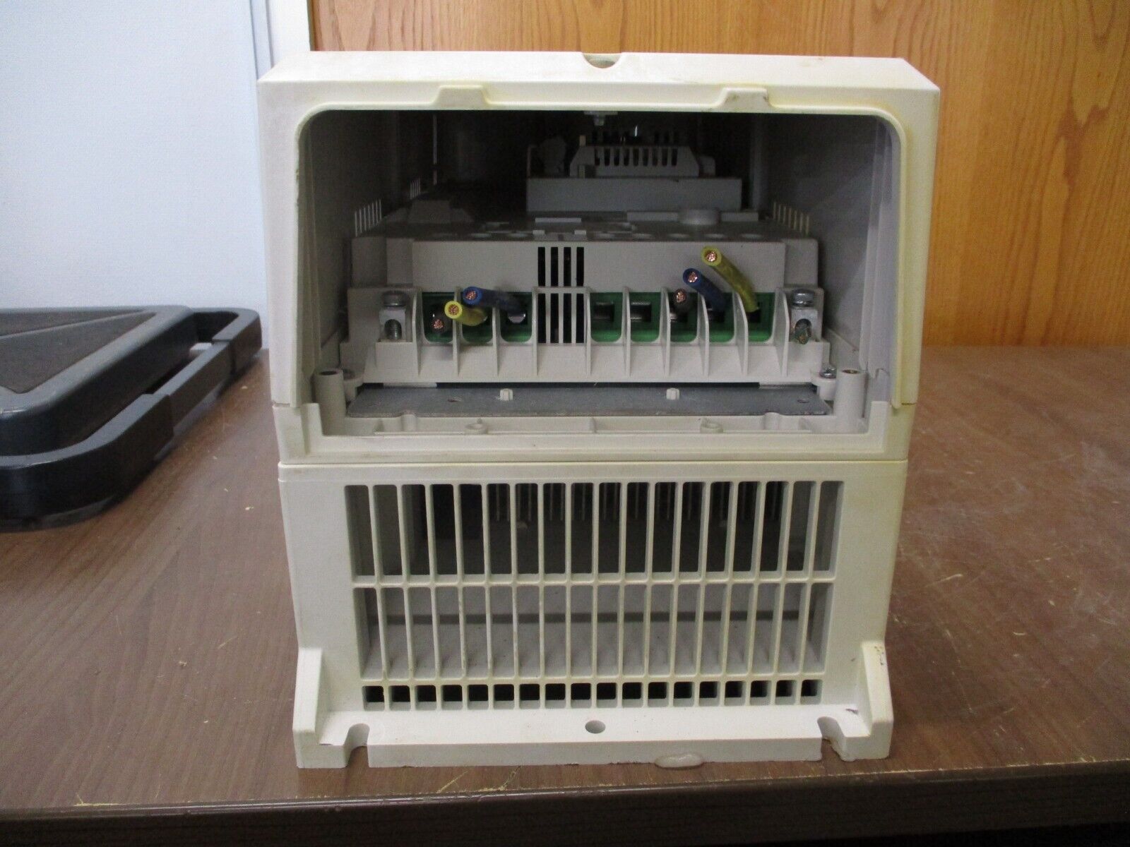 ABB ACH580 AC Drive ACH580-01-027A-4+0J400+P922 20HP 3Ph w/ Keypad Used