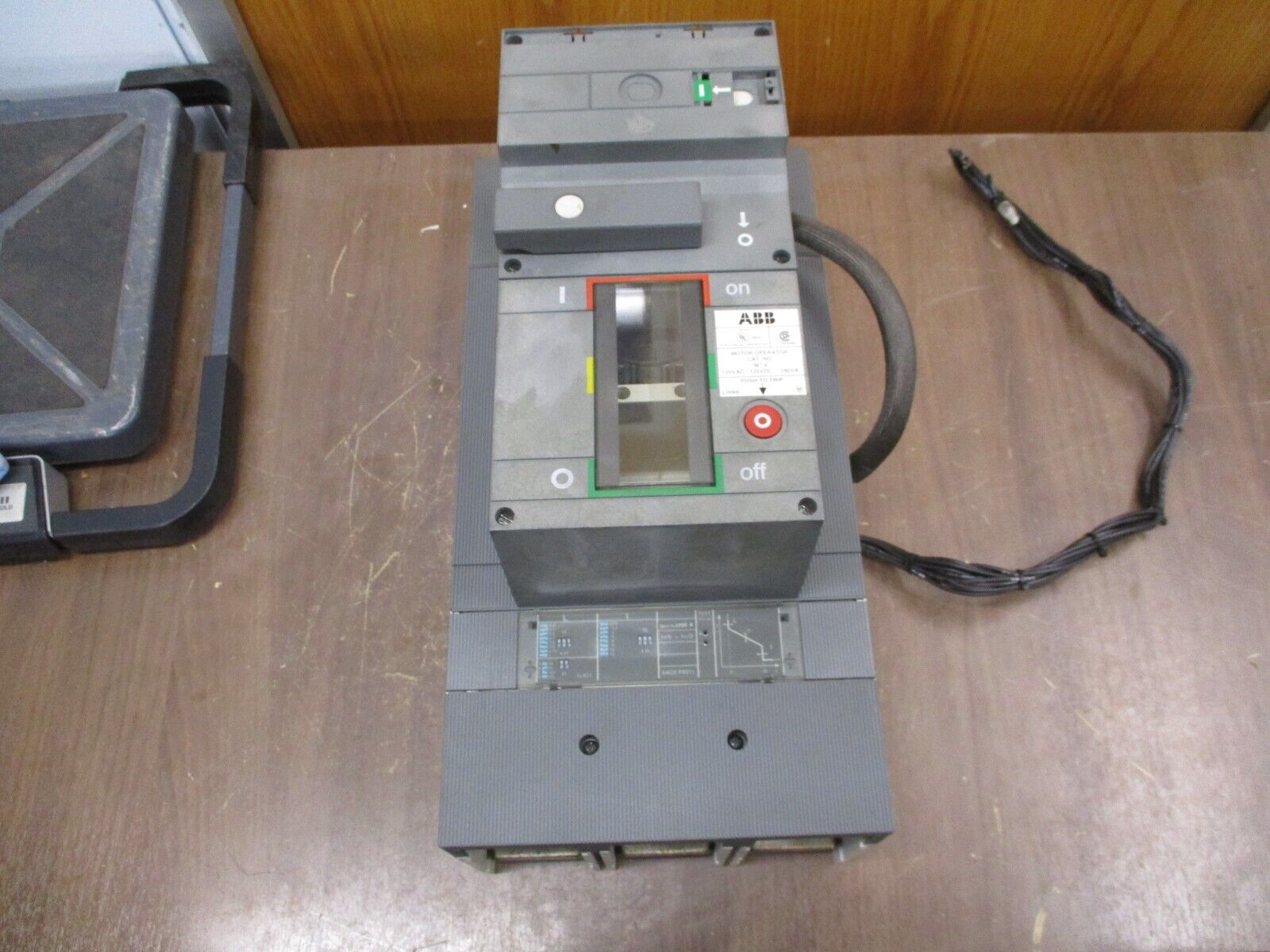 ABB SACE Circuit Breaker S7H PR211 1200A 600V 3P w/ Meter Operator Used