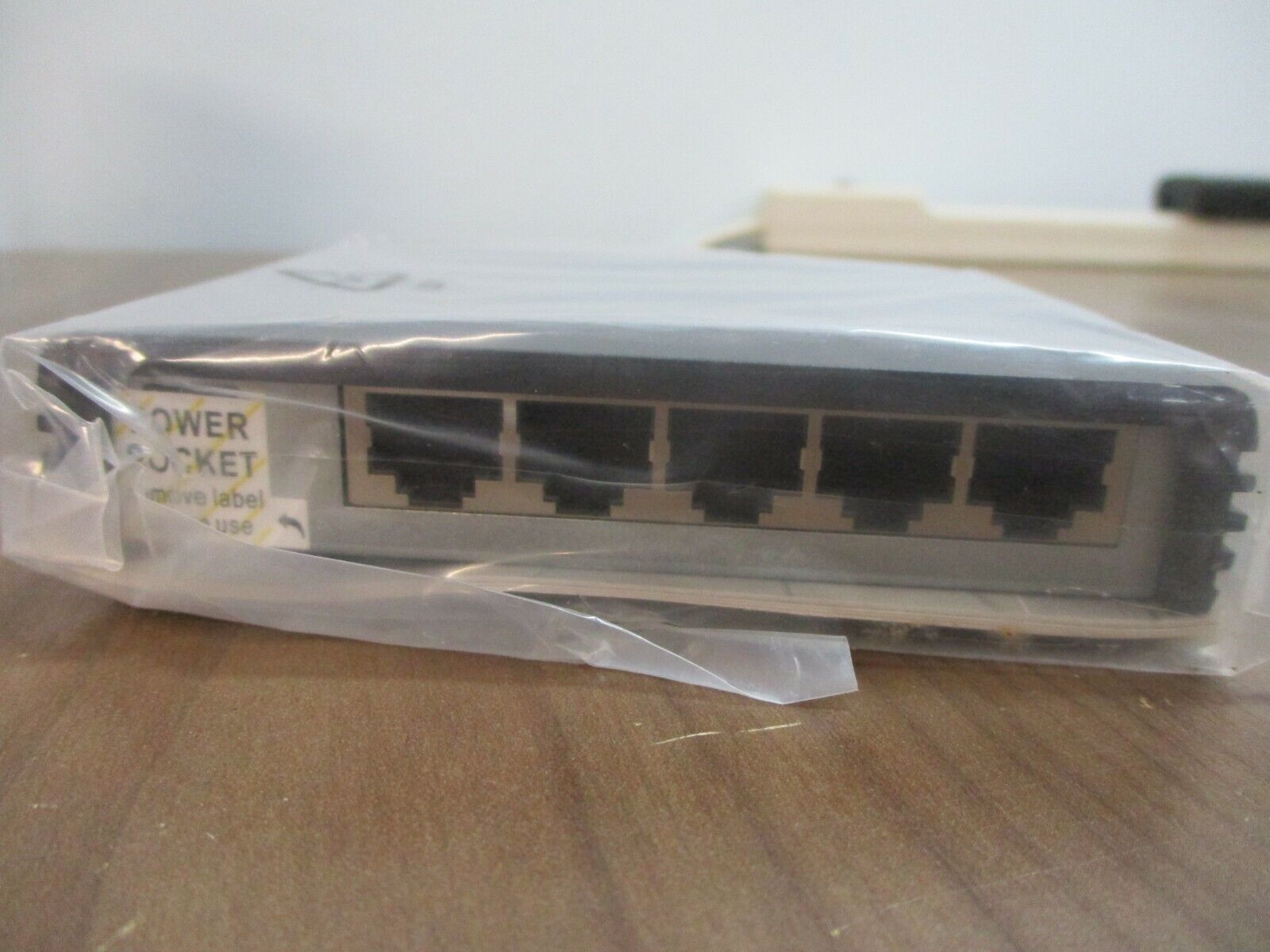 3Com OfficeConnect Fast Ethernet Switch 3C16790C 5-Port 10/100 Mbps New Surplus