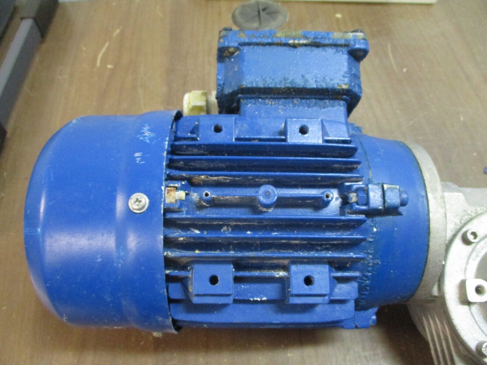 KLEE drive Gearmotor 160600670 0.3kW 1080RPM 276/480V 1.51/0.87A 60Hz Used