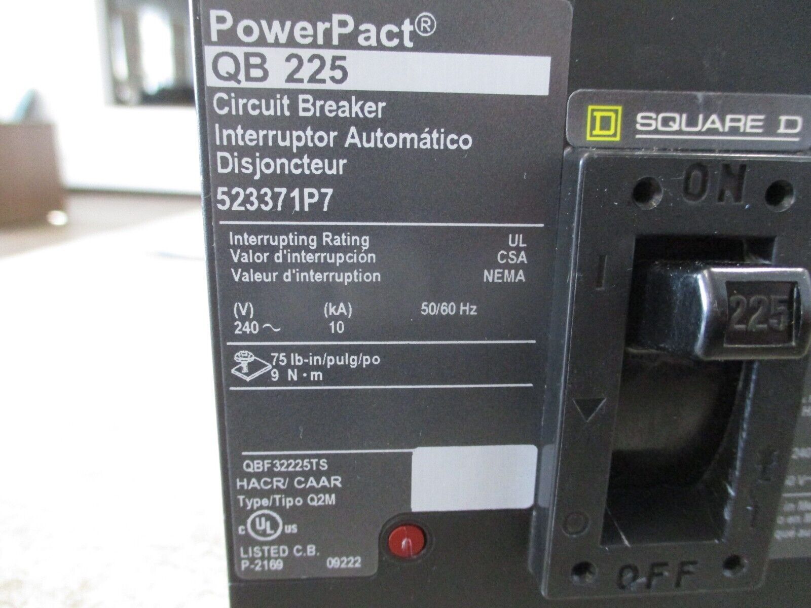 Square D PowerPact QB 225 Circuit Breaker 523371P7 225A  240V 3P Used