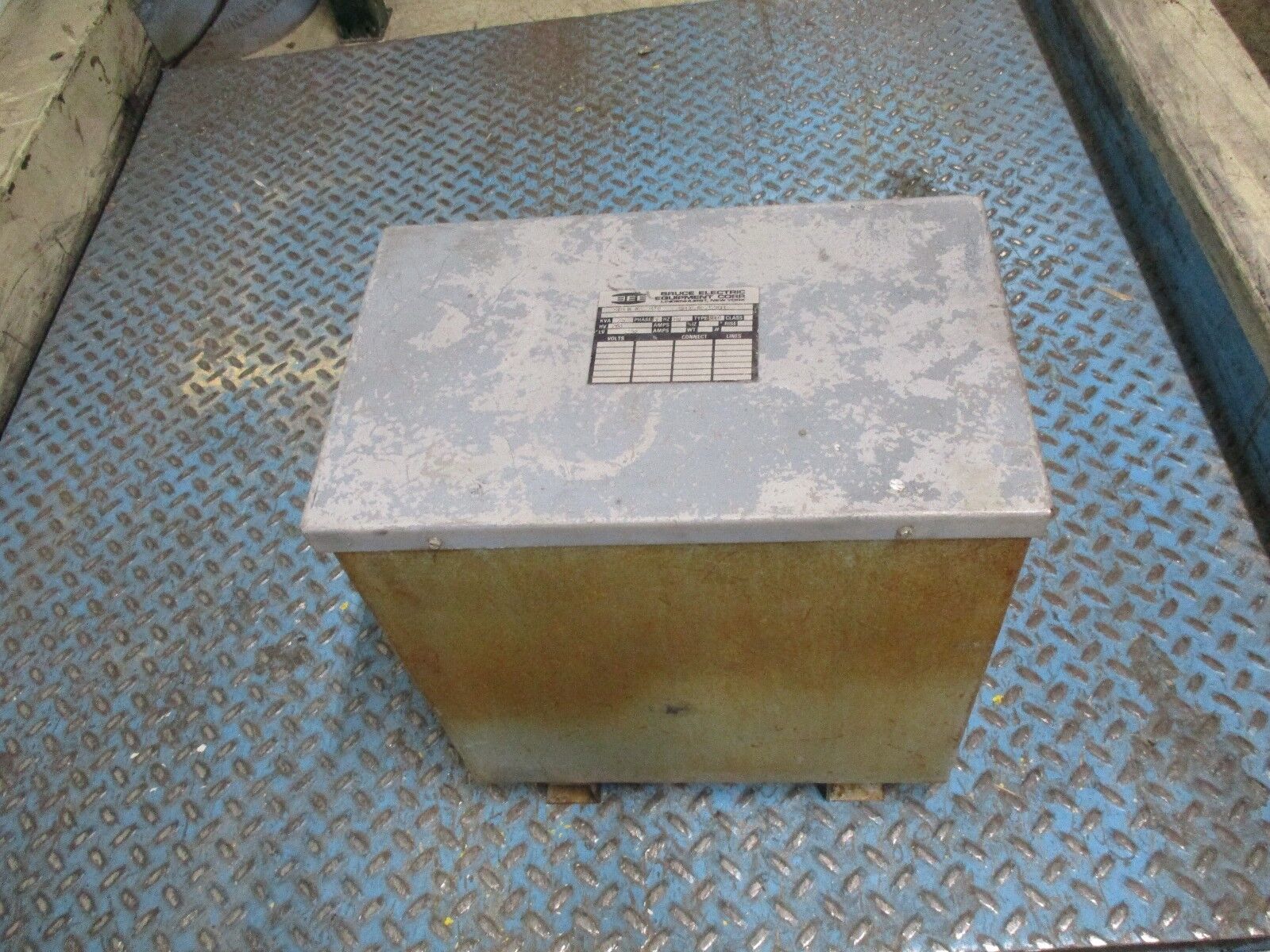 BEE Transformer 12831 45KVA 1Ph Pri: 208V Sec: 230V 60Hz Used