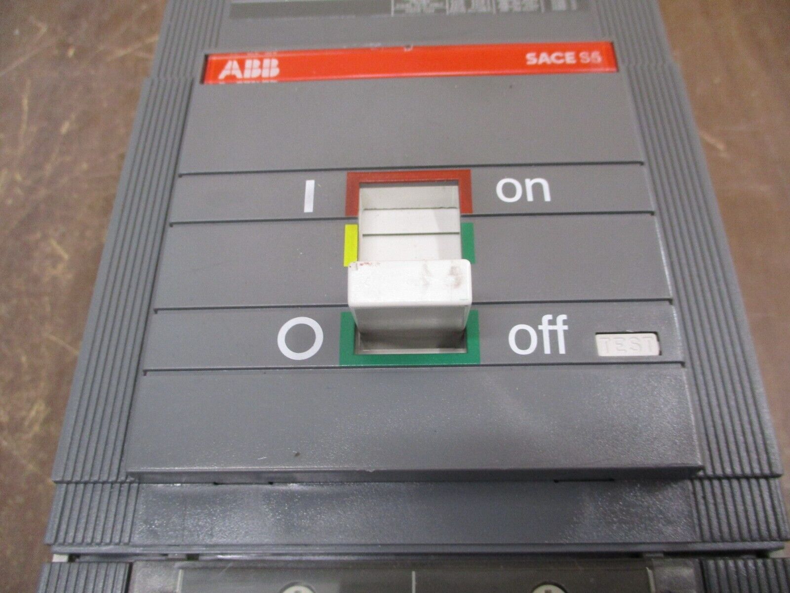 ABB SACE S5 Circuit Breaker S5N 300 300A 600V 2/24V Shunt Trip Used