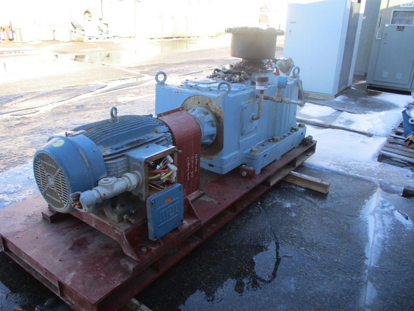 SEW-Eurodrive Motor Gear M4RVSF90 100HP/75KW 175 Ratio 1800RPM IN 10RPM Out Used