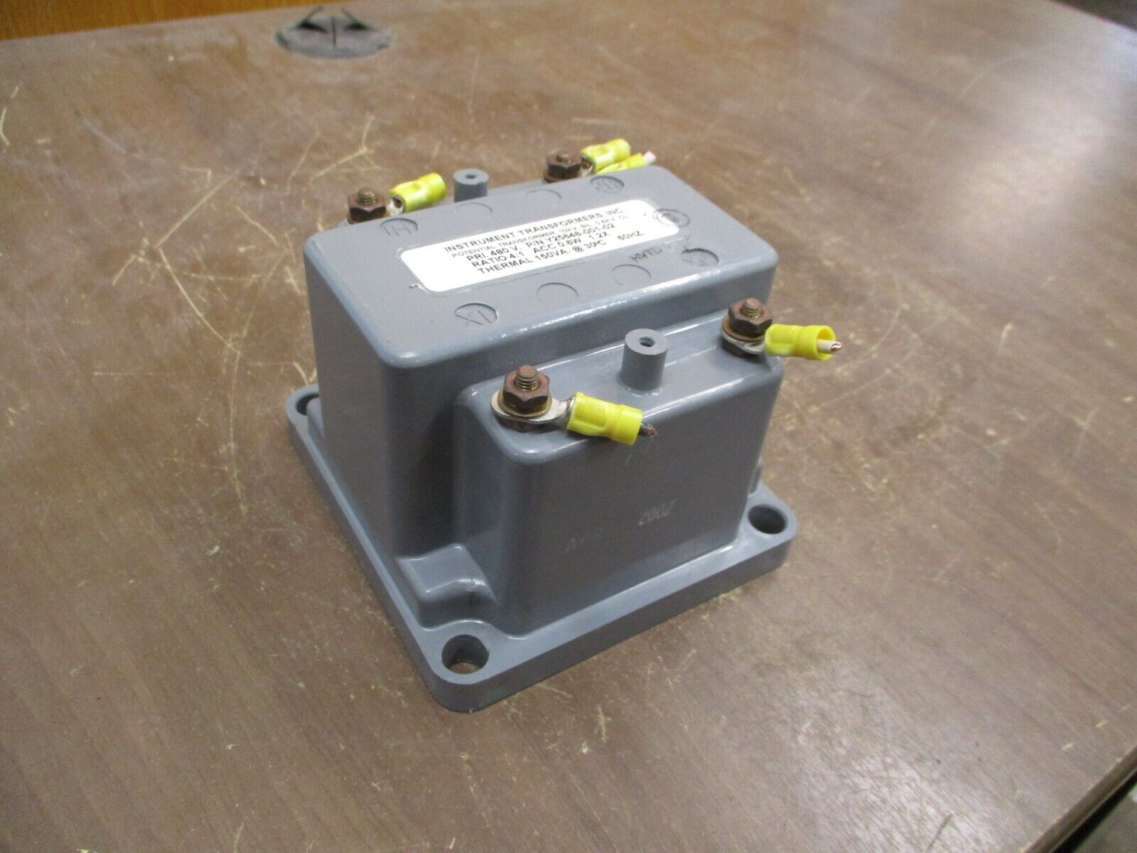 Instrument Transformers Potential Transformer Y25646-001-02 Pri: 480V Ratio 4:1