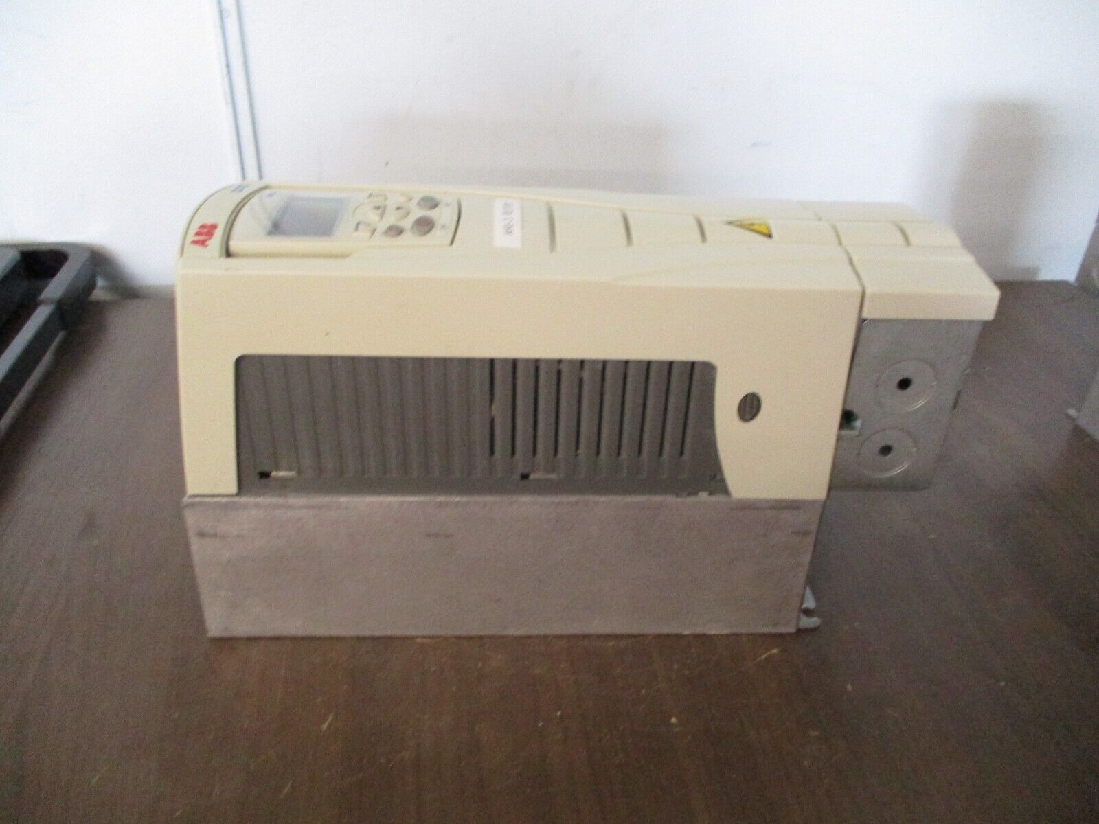 ABB ACH550 AC Drive ACH550-UH-08A8-4 5HP 3Ph w/ Keypad Used